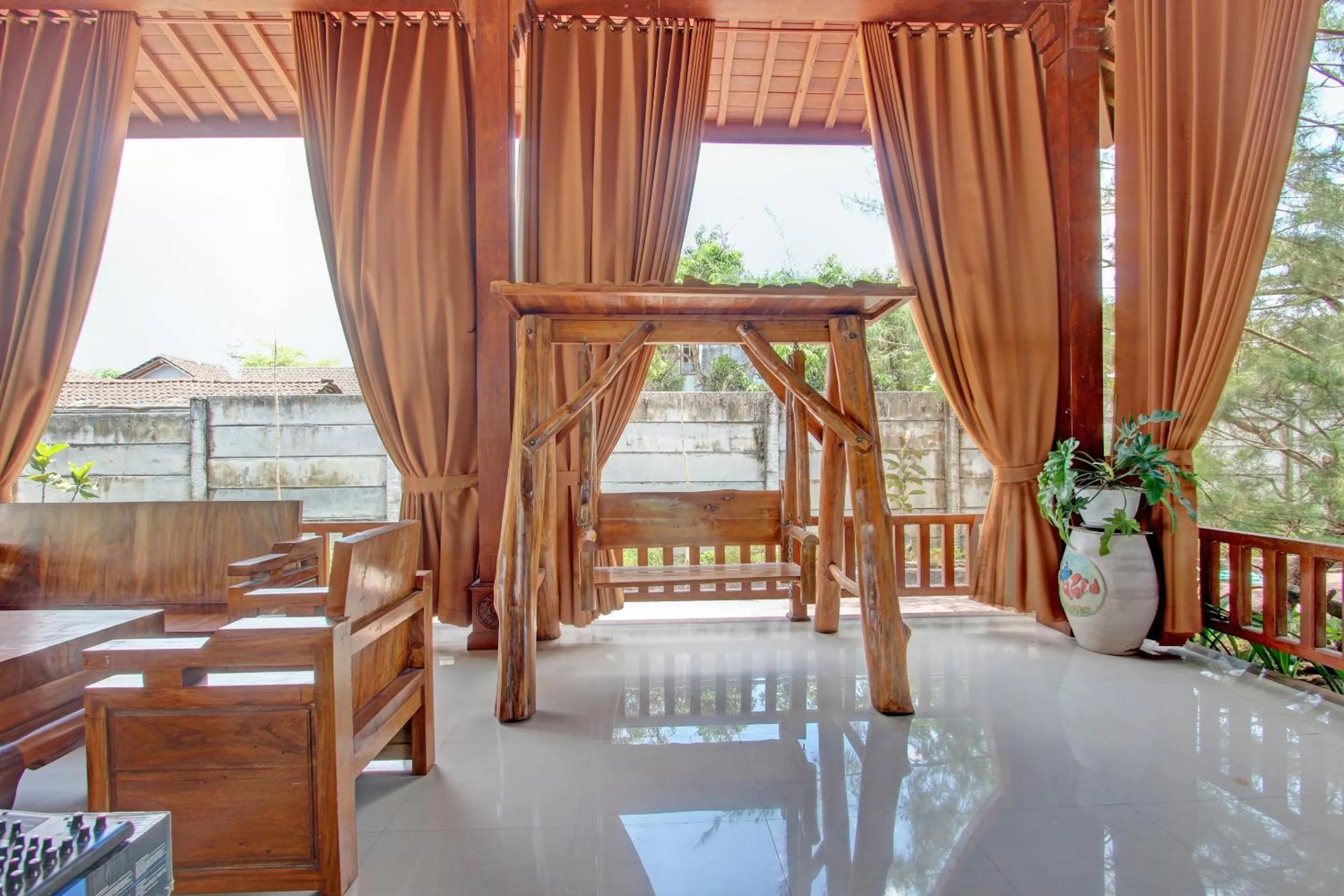 Lobby or reception in Collection O 93028 Homestay Joglo Ibu