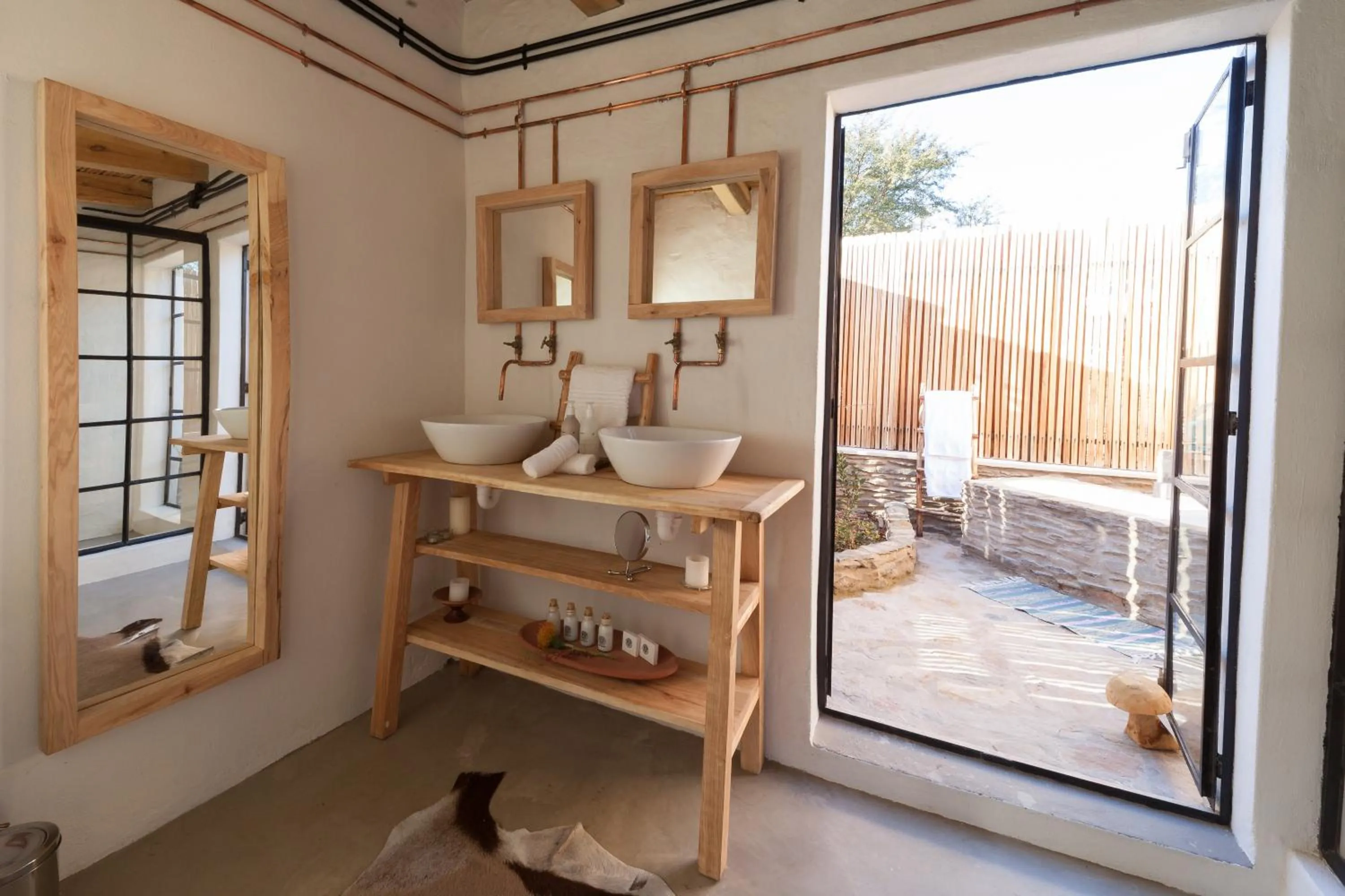 Bathroom, Bed in De Kombuys