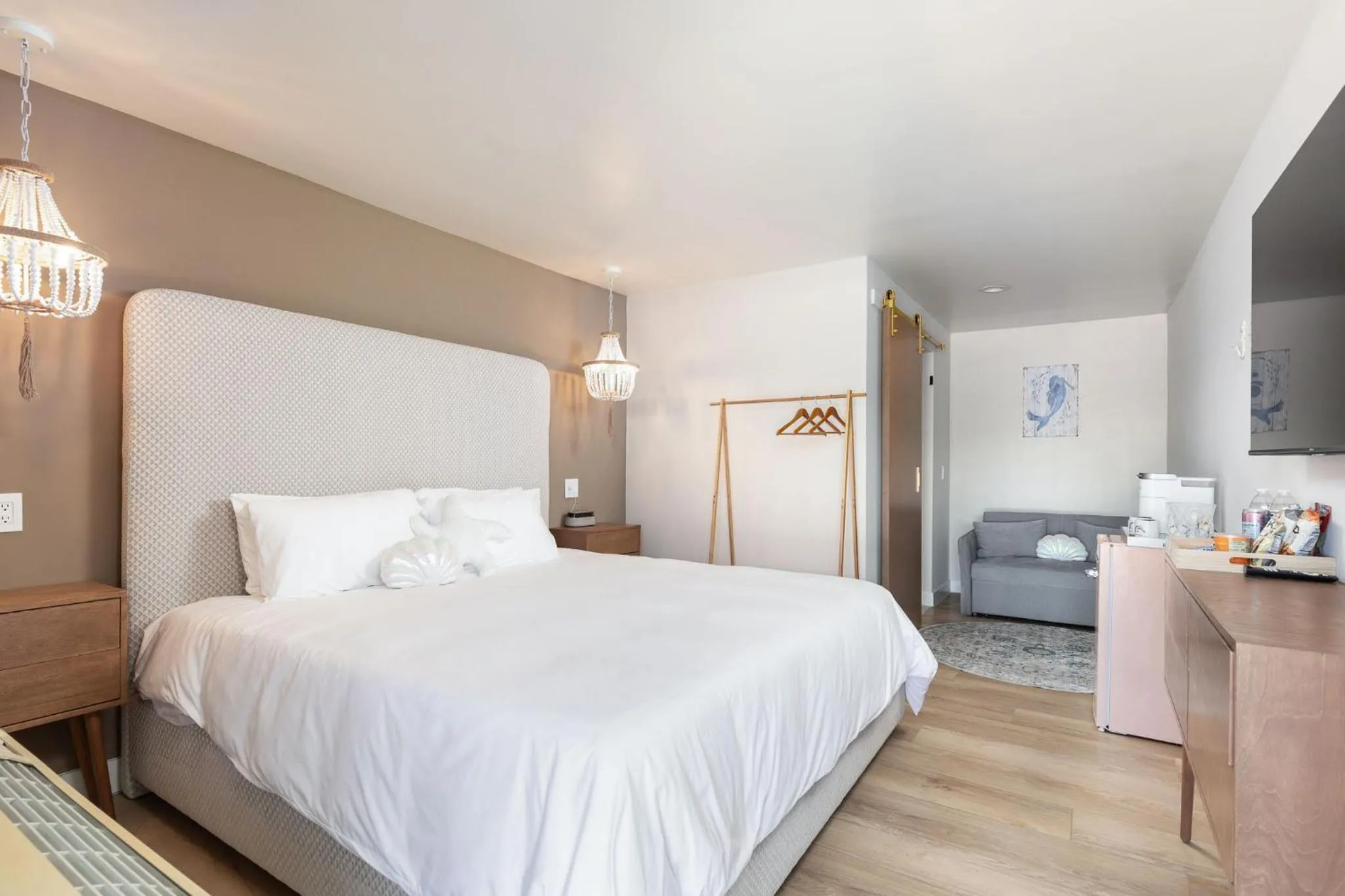 Bed in California Inn