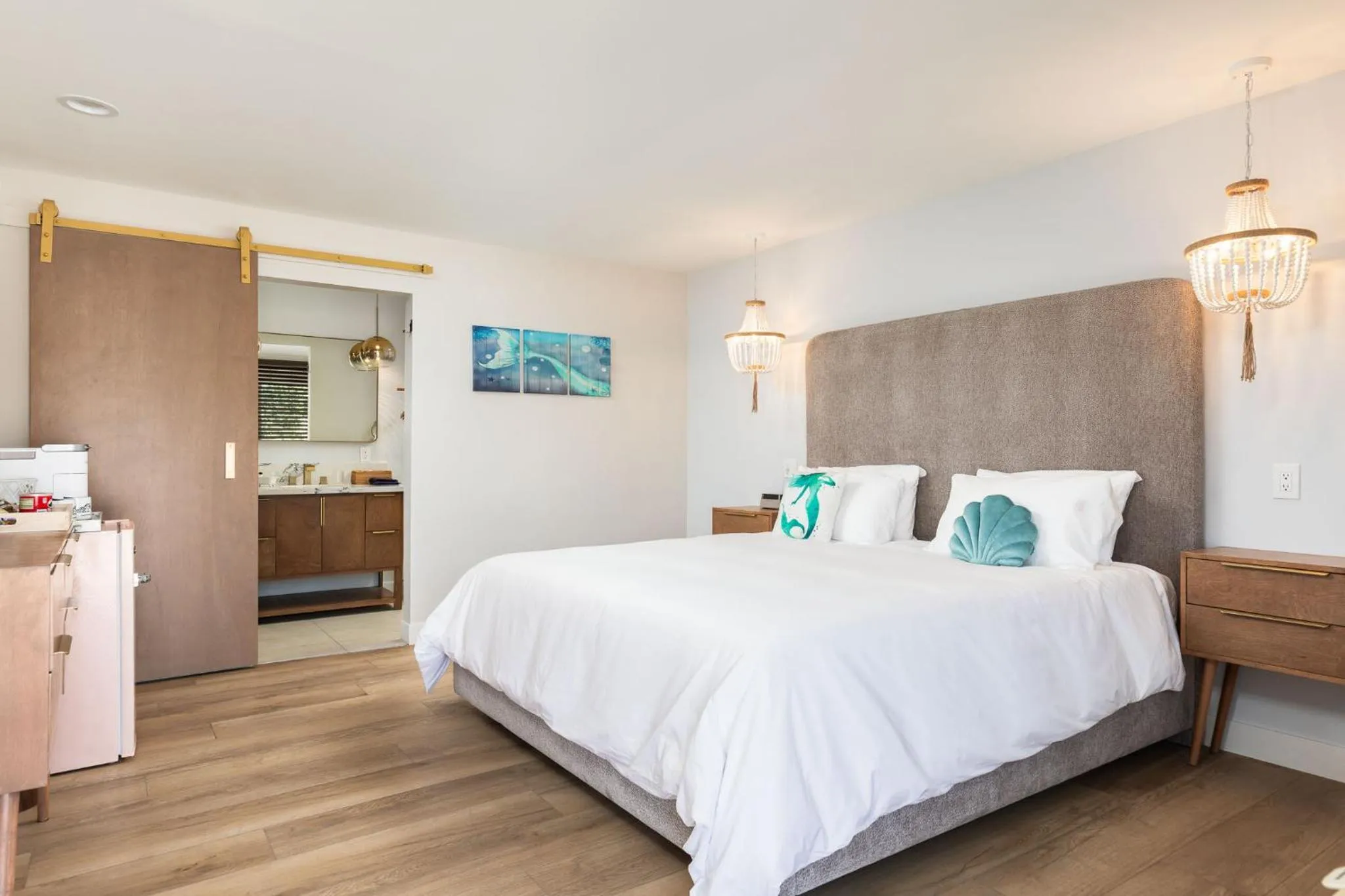 Bed in California Inn