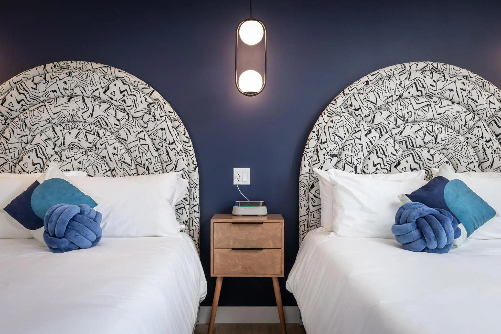 Bed in California Inn