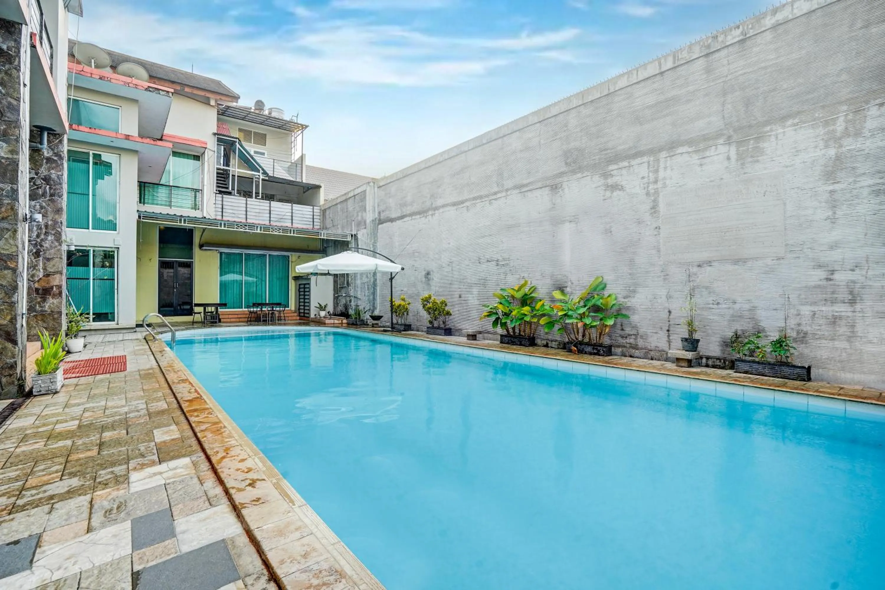 Swimming pool in Collection O Padang near Mesjid Raya Syekh Ahmad Al-Minangkabawi formerly Hotel Surya Palace