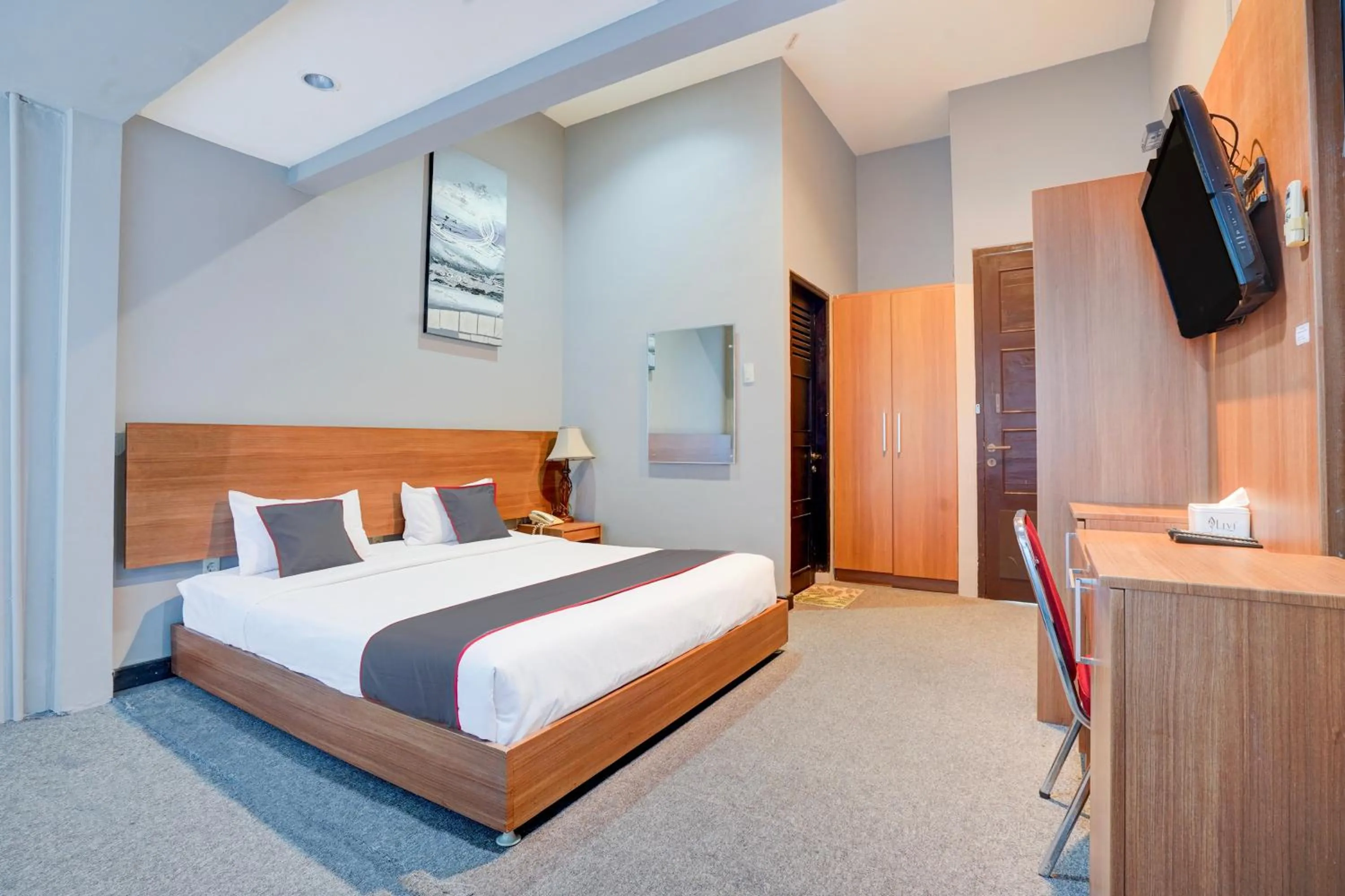 Deluxe Double Room in Collection O Padang near Mesjid Raya Syekh Ahmad Al-Minangkabawi formerly Hotel Surya Palace