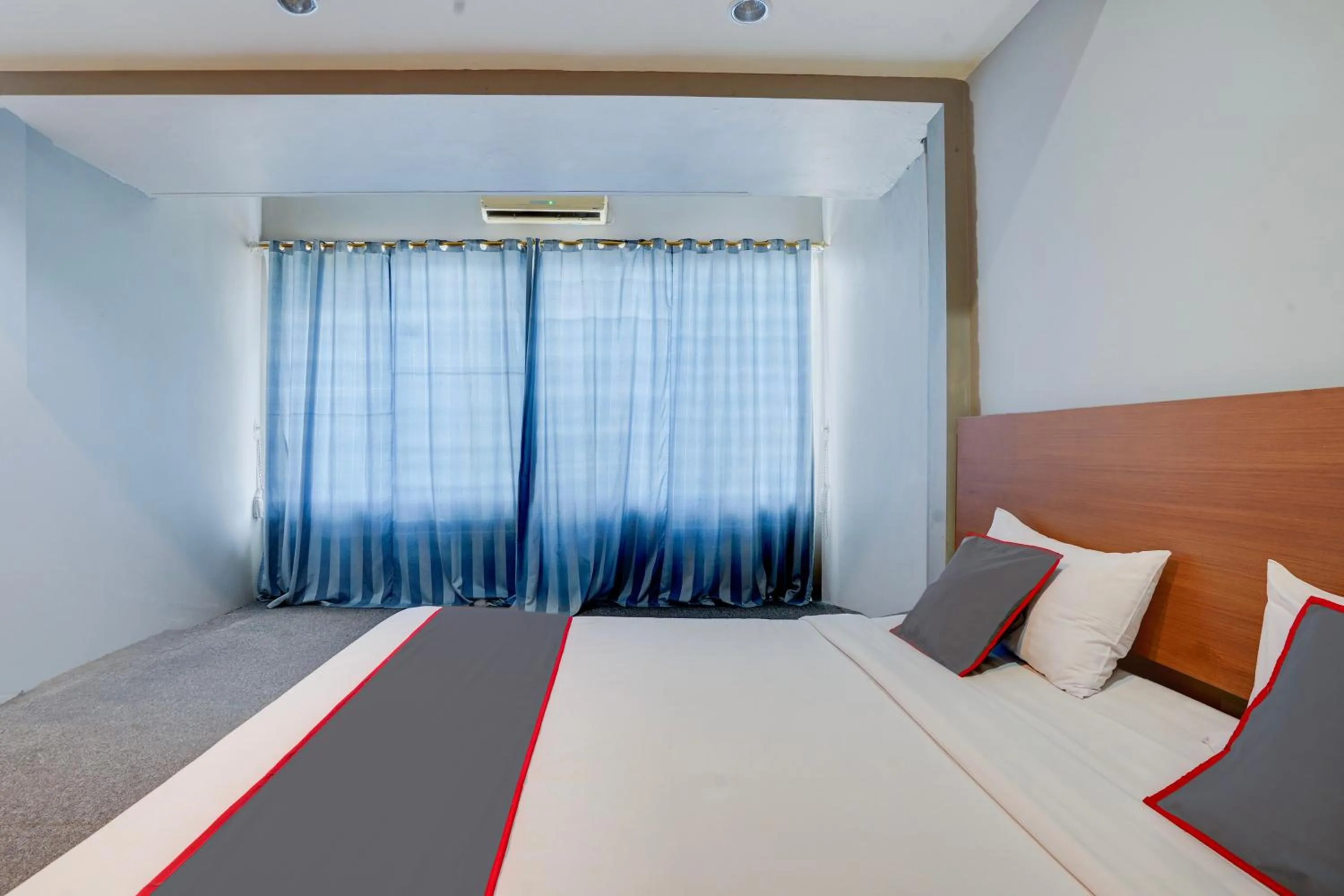 Bed in Collection O Padang near Mesjid Raya Syekh Ahmad Al-Minangkabawi formerly Hotel Surya Palace