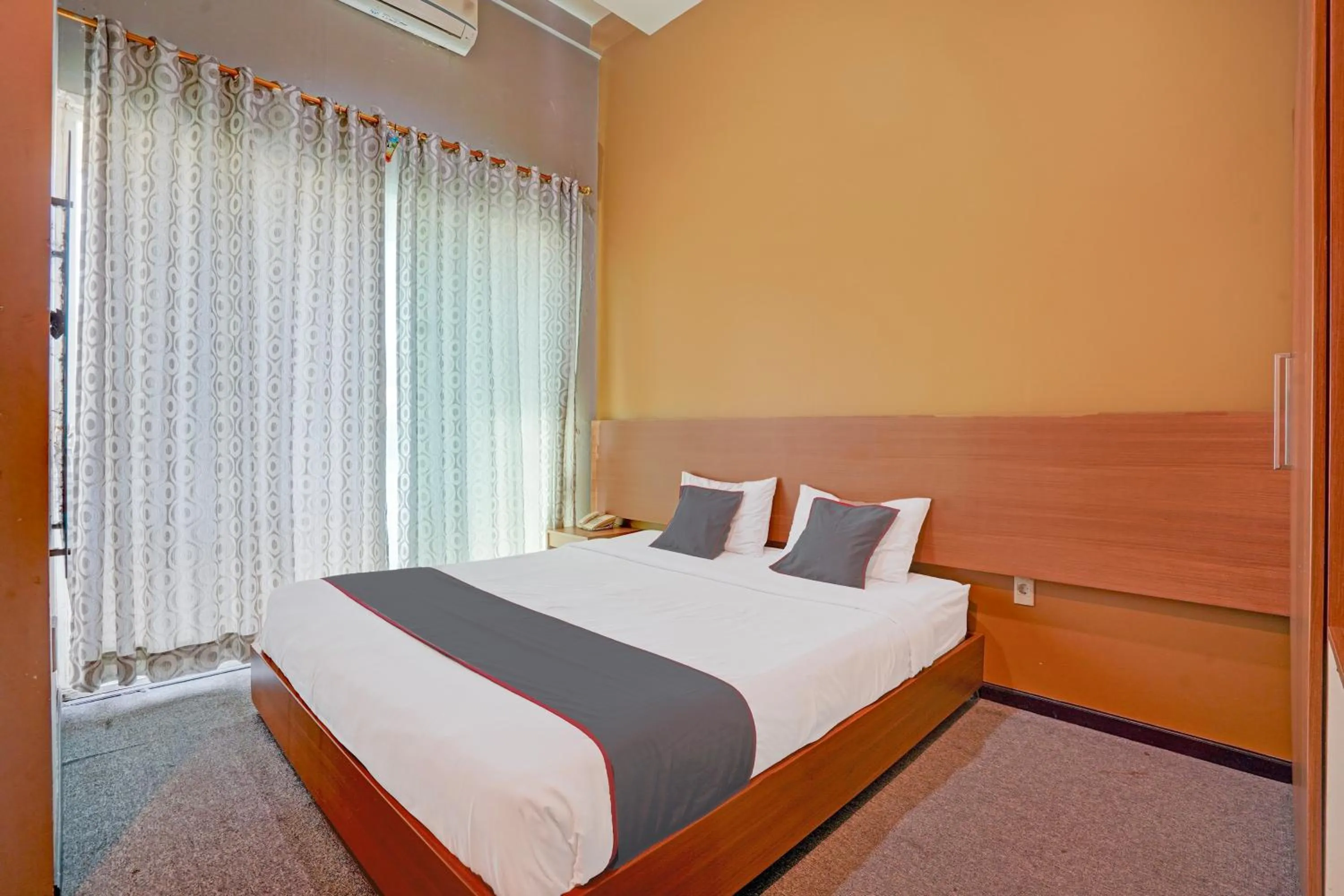 Bed in Collection O Padang near Mesjid Raya Syekh Ahmad Al-Minangkabawi formerly Hotel Surya Palace