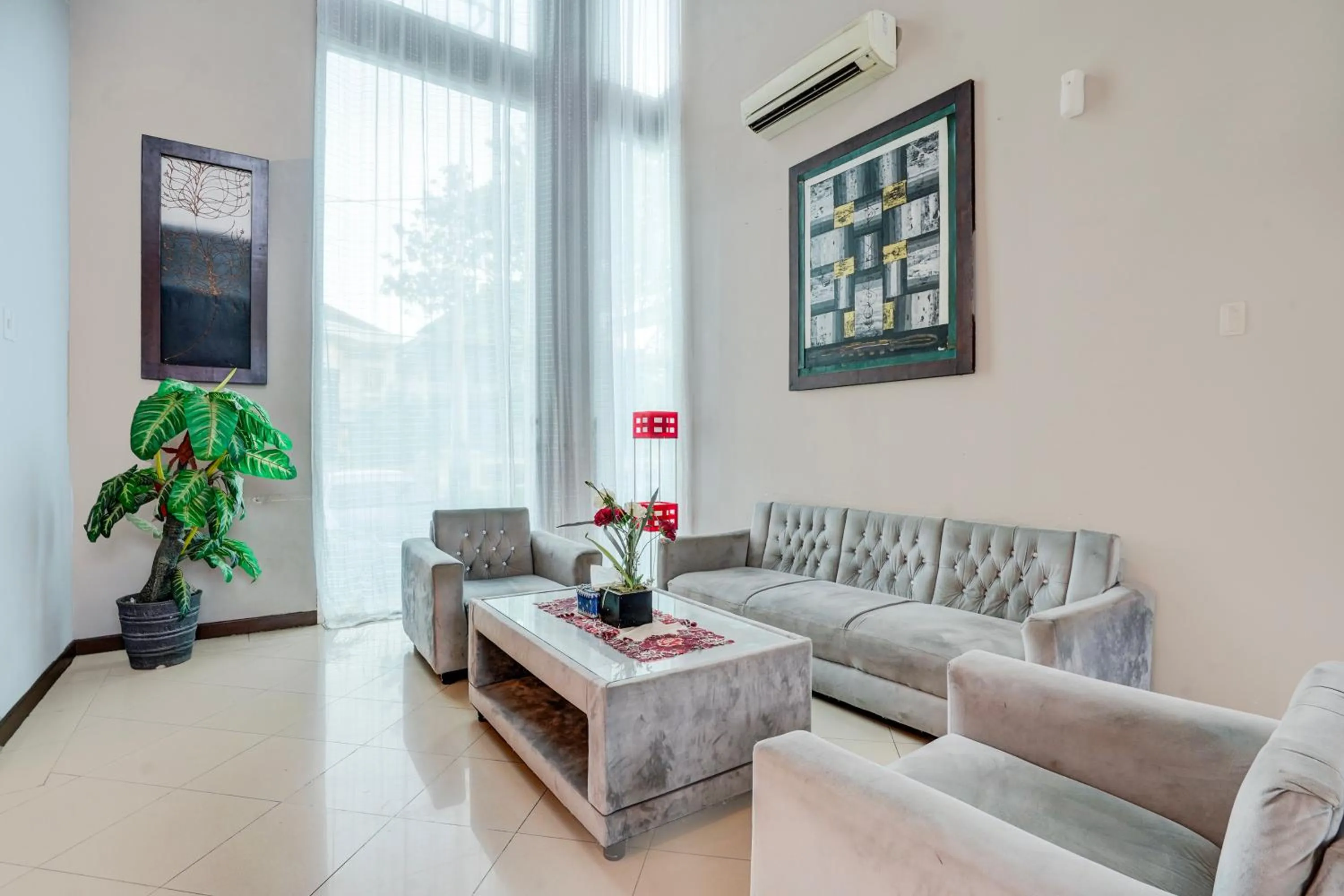 Seating area in Collection O Padang near Mesjid Raya Syekh Ahmad Al-Minangkabawi formerly Hotel Surya Palace