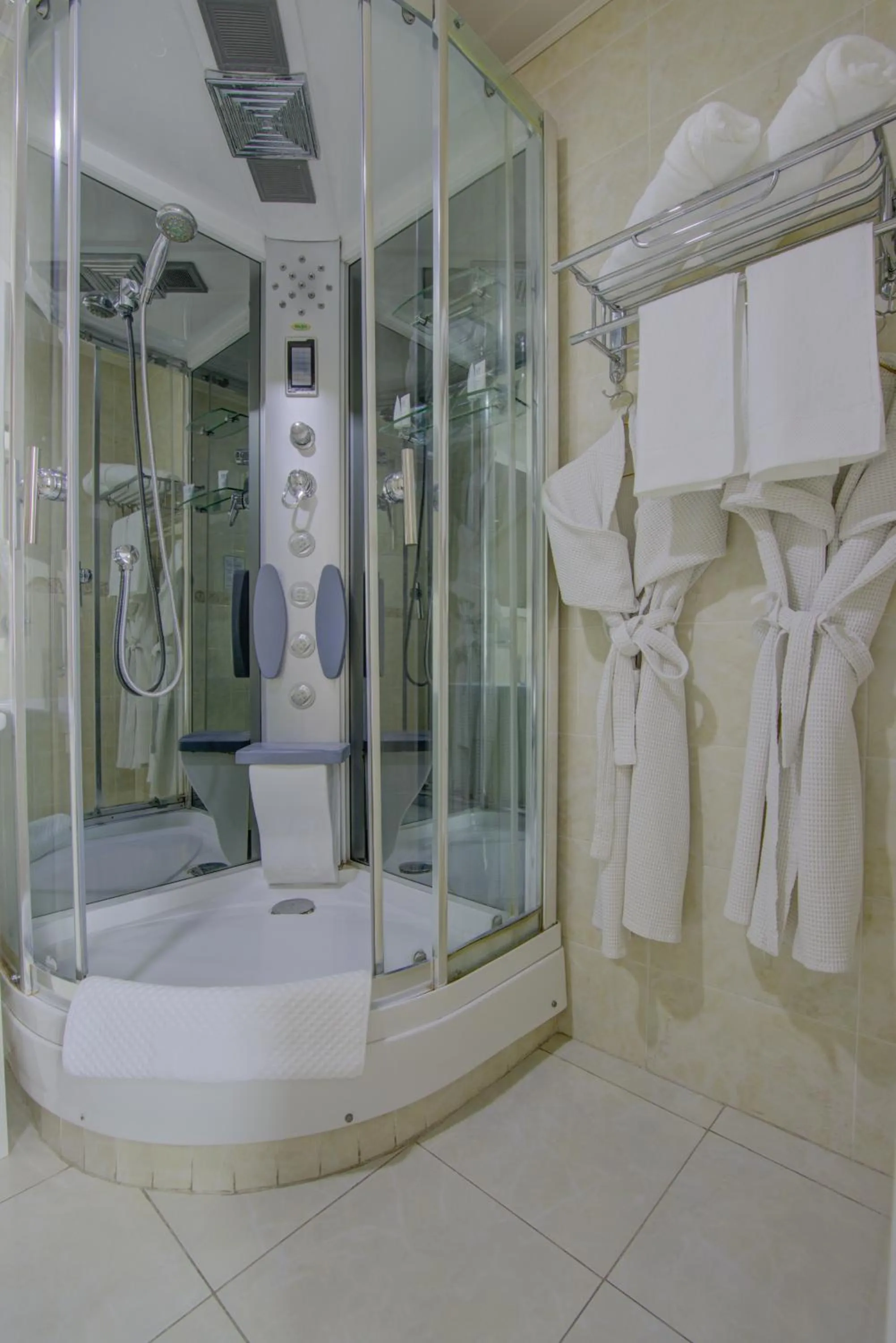 Shower in Shah Palace Hotel