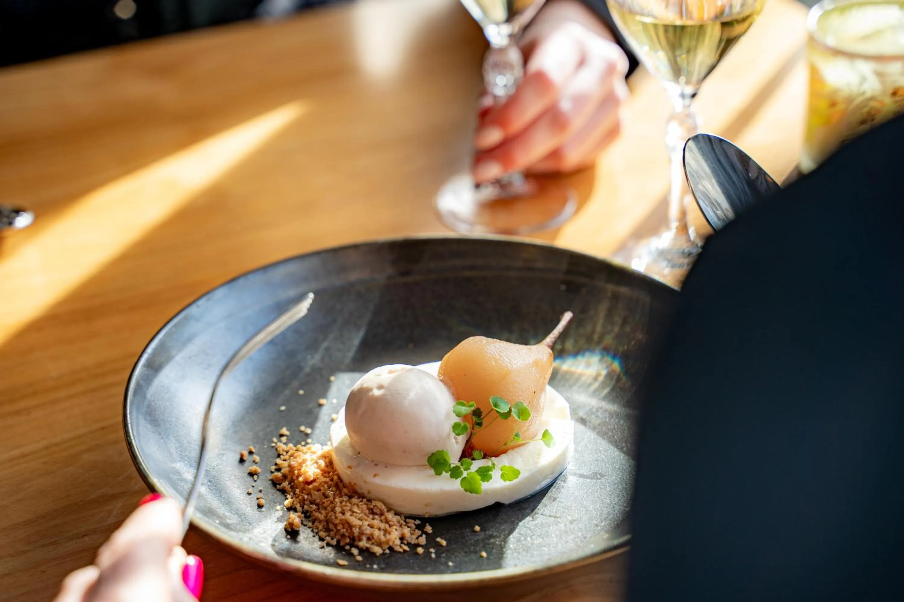 Restaurant/places to eat in blooming