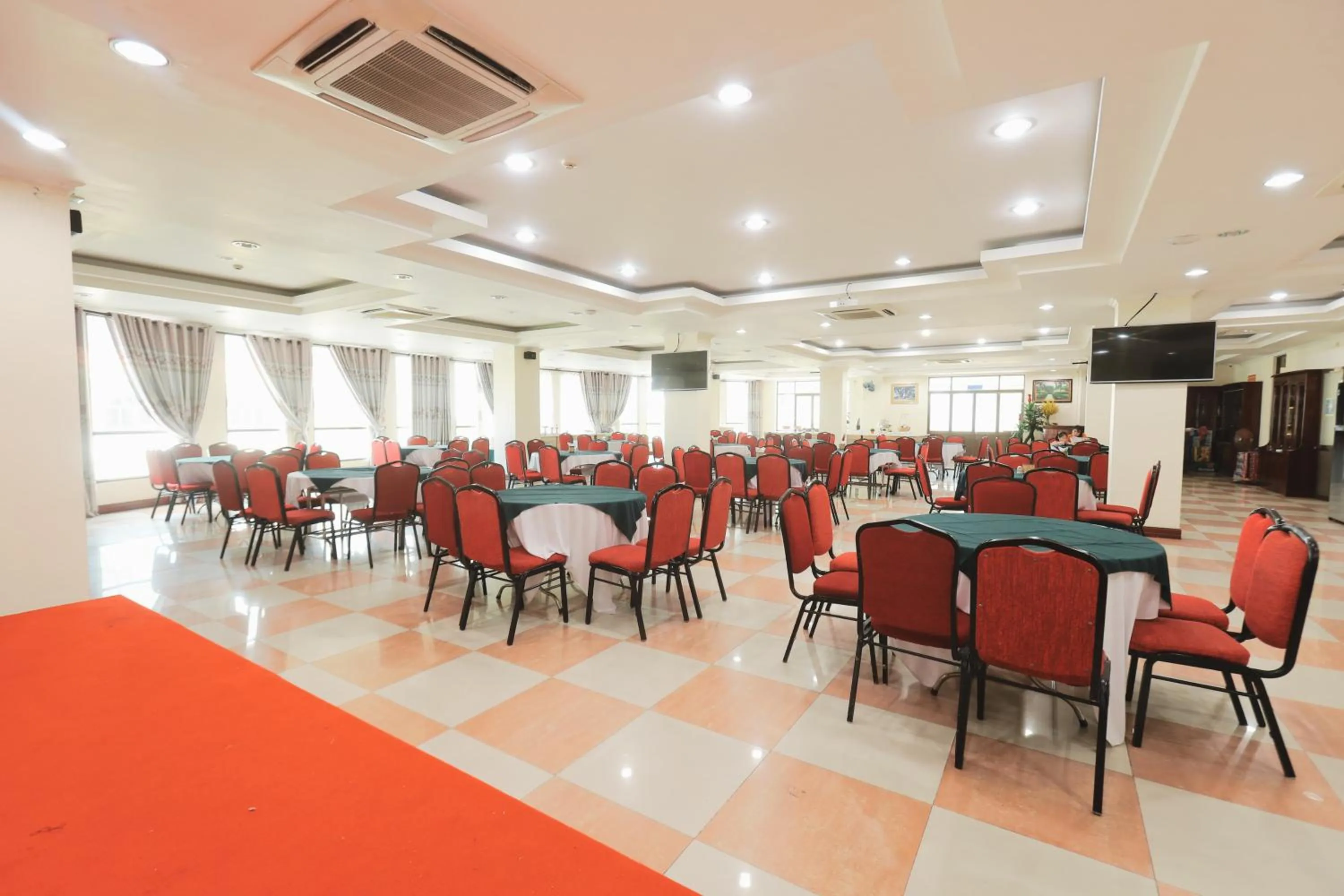 Restaurant/places to eat in T.26 Hotel