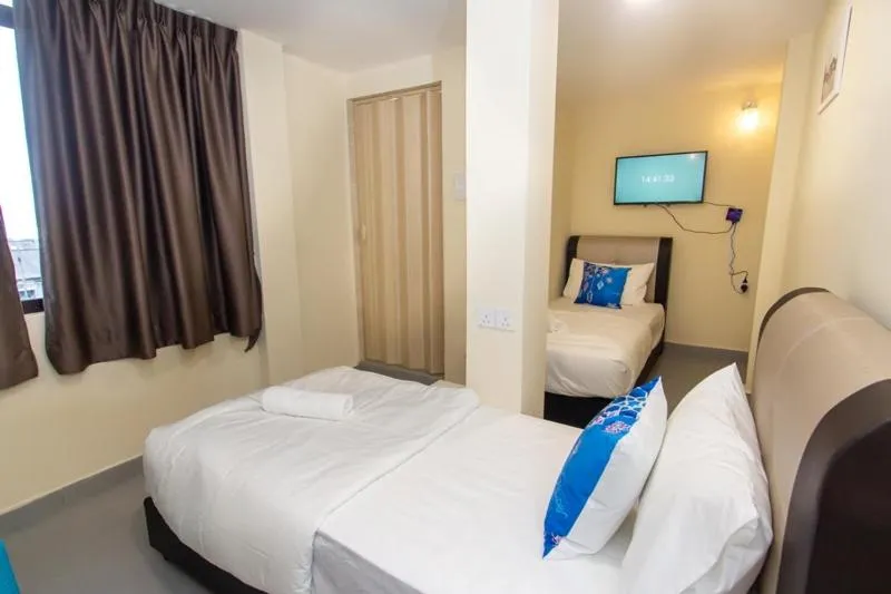Bed in Southern Tip Hotel - City & 100m walk to McDonald's & FREE DOBI