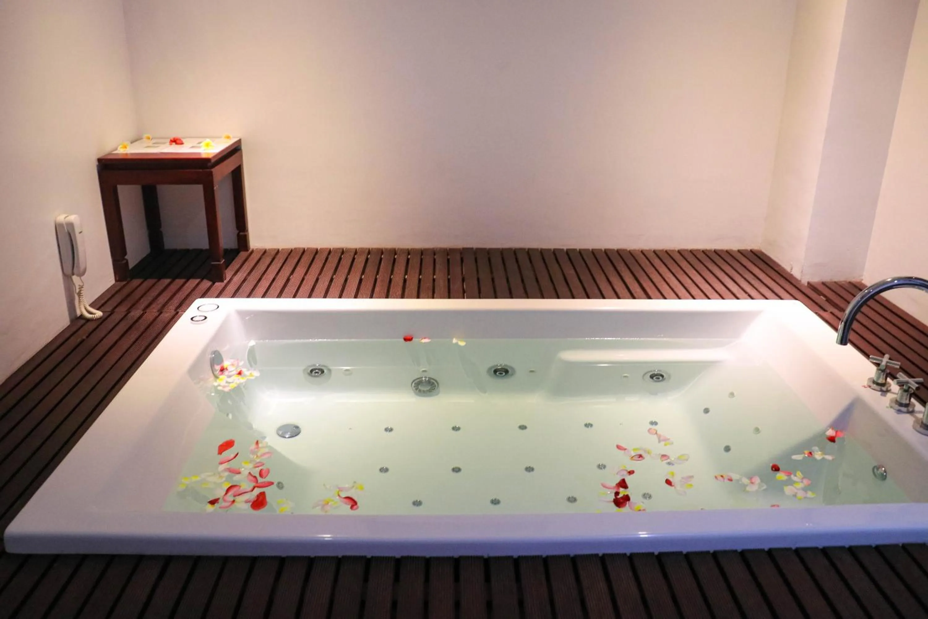 Bath in Meuangluang Hotel