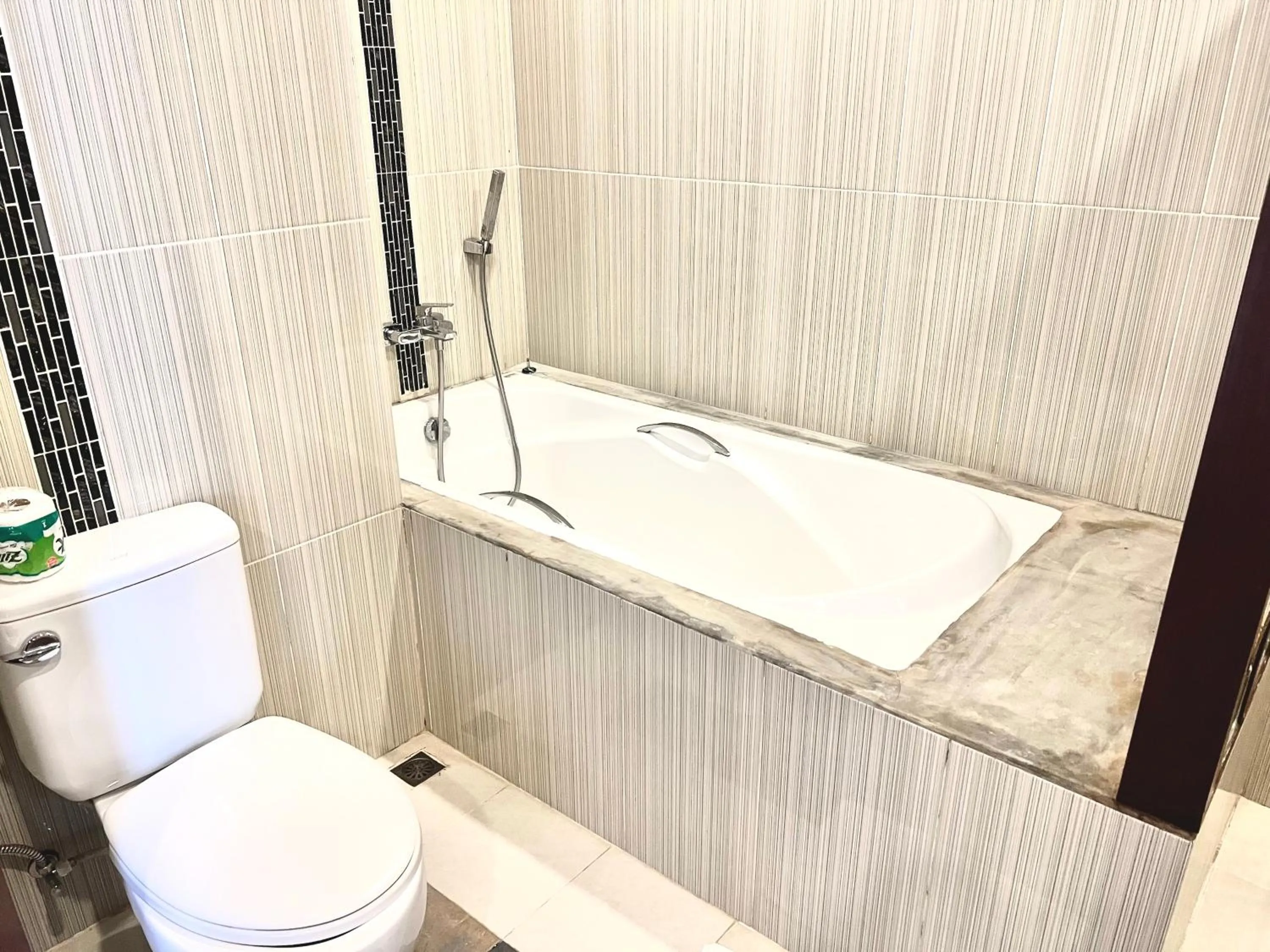 Bathroom in Meuangluang Hotel