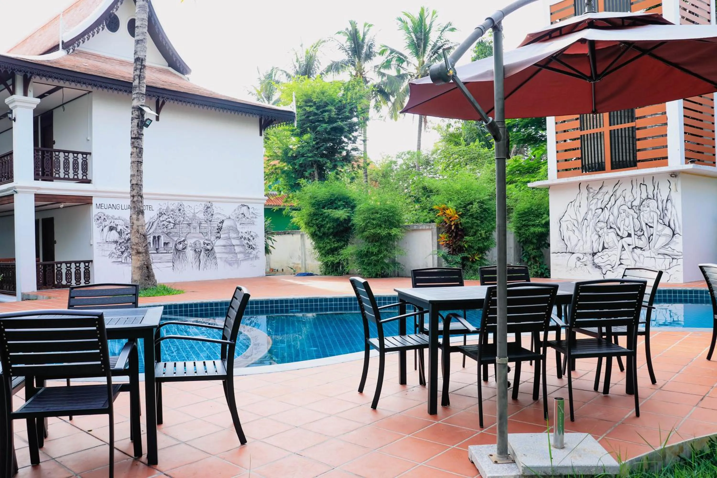 Swimming pool in Meuangluang Hotel