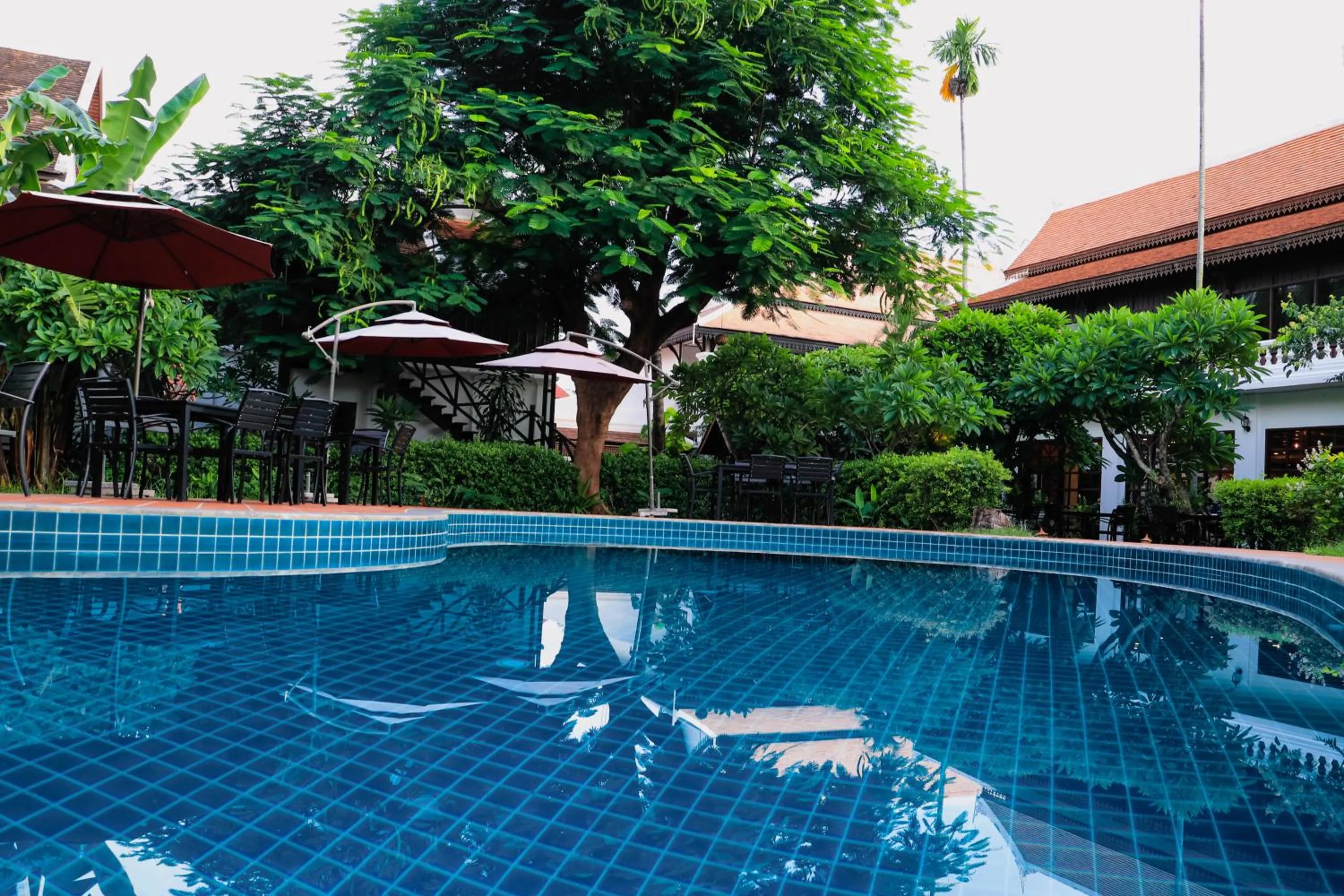 Swimming pool in Meuangluang Hotel