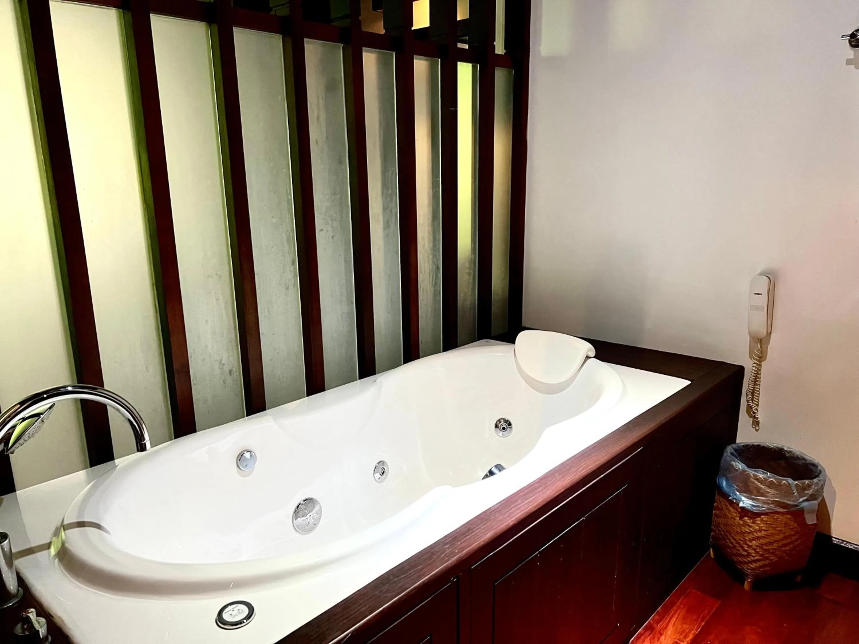 Bath in Meuangluang Hotel