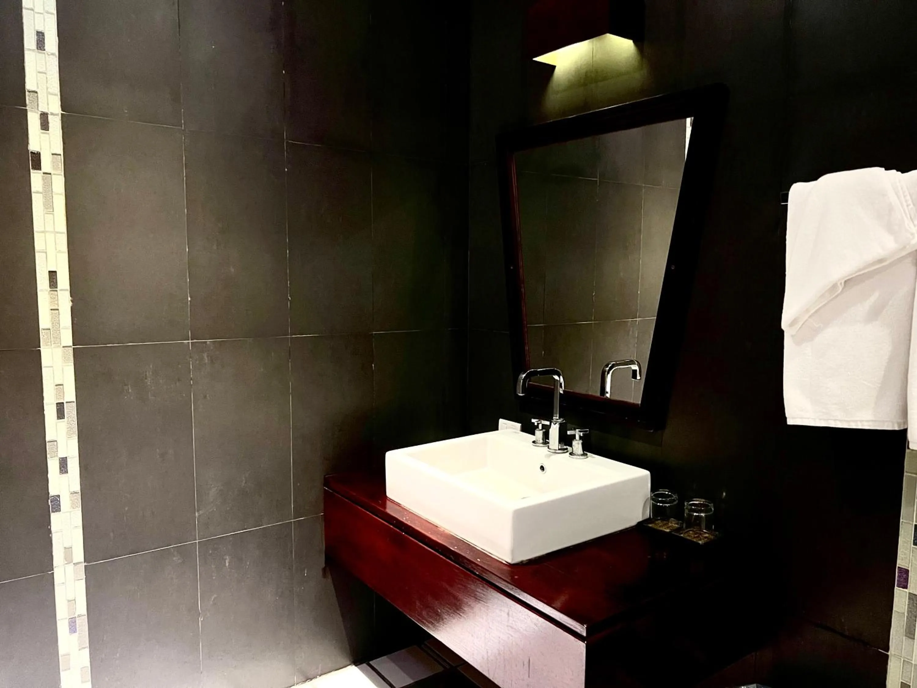 Bathroom in Meuangluang Hotel