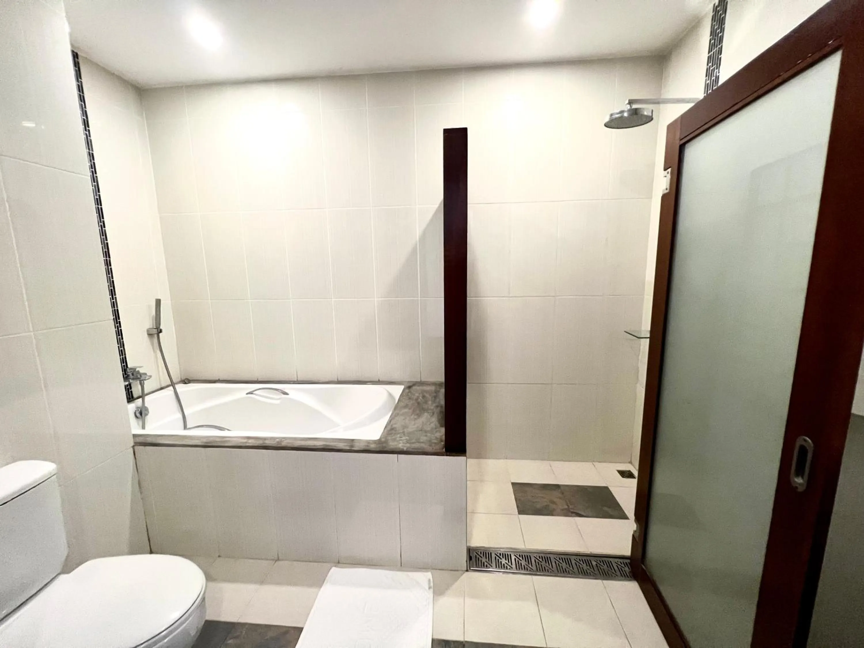 Bathroom in Meuangluang Hotel