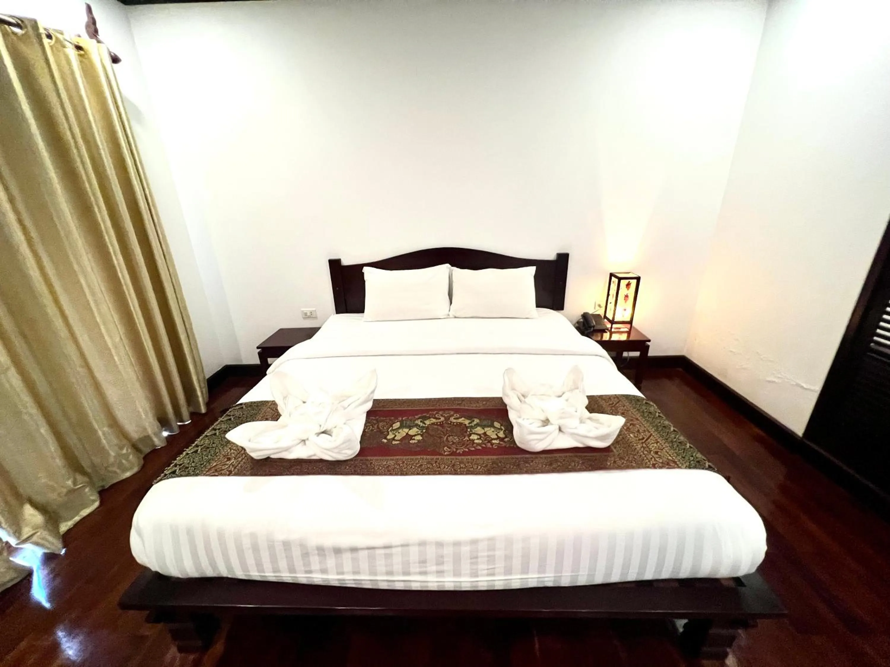 Bed in Meuangluang Hotel