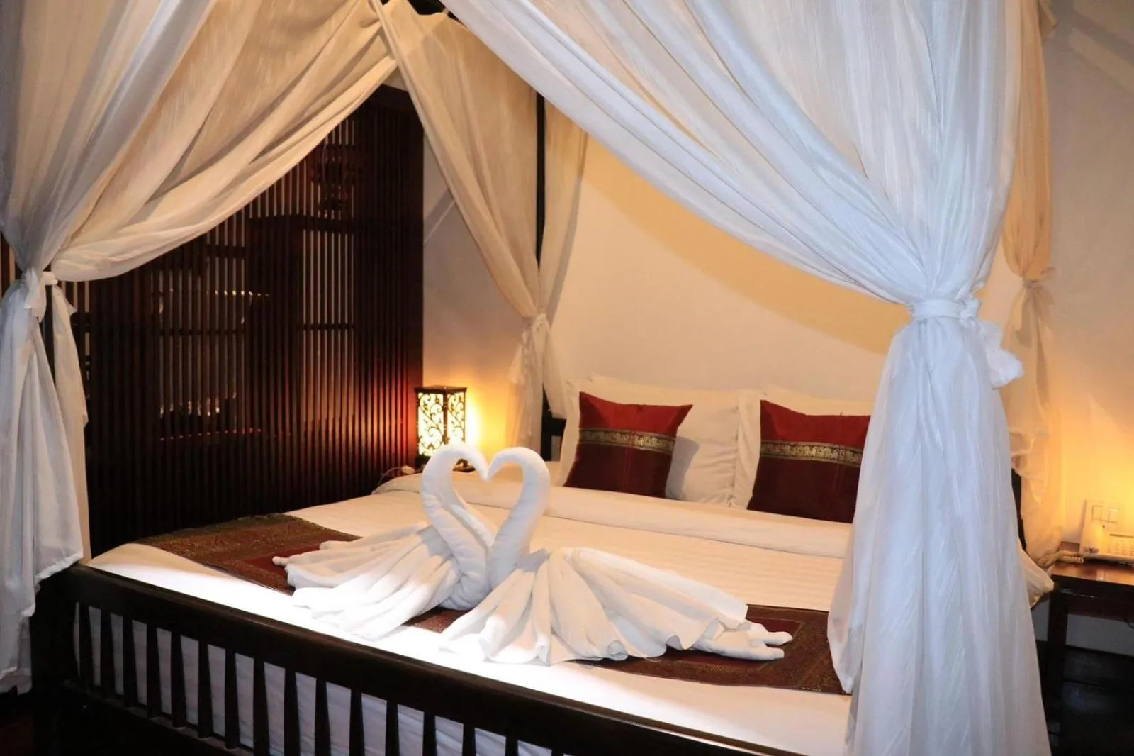 Bed in Meuangluang Hotel