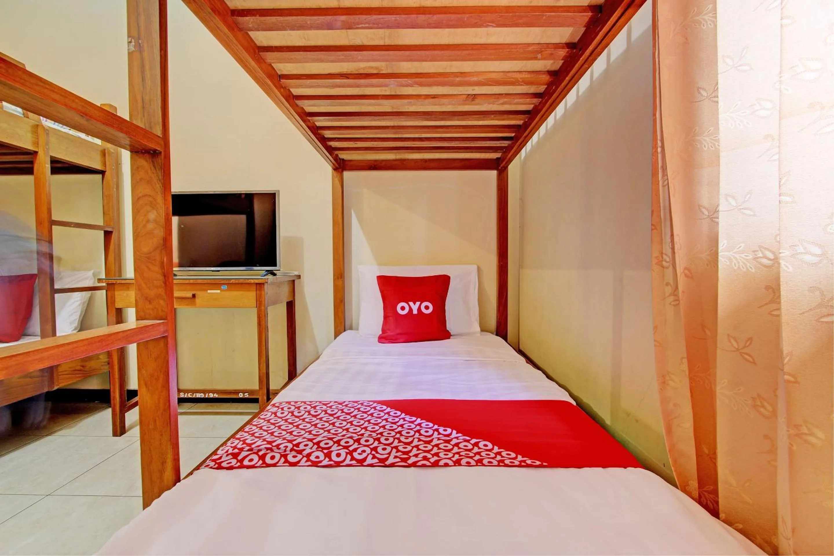 Bedroom, Bed in Hotel O Mtc Bunk Bed