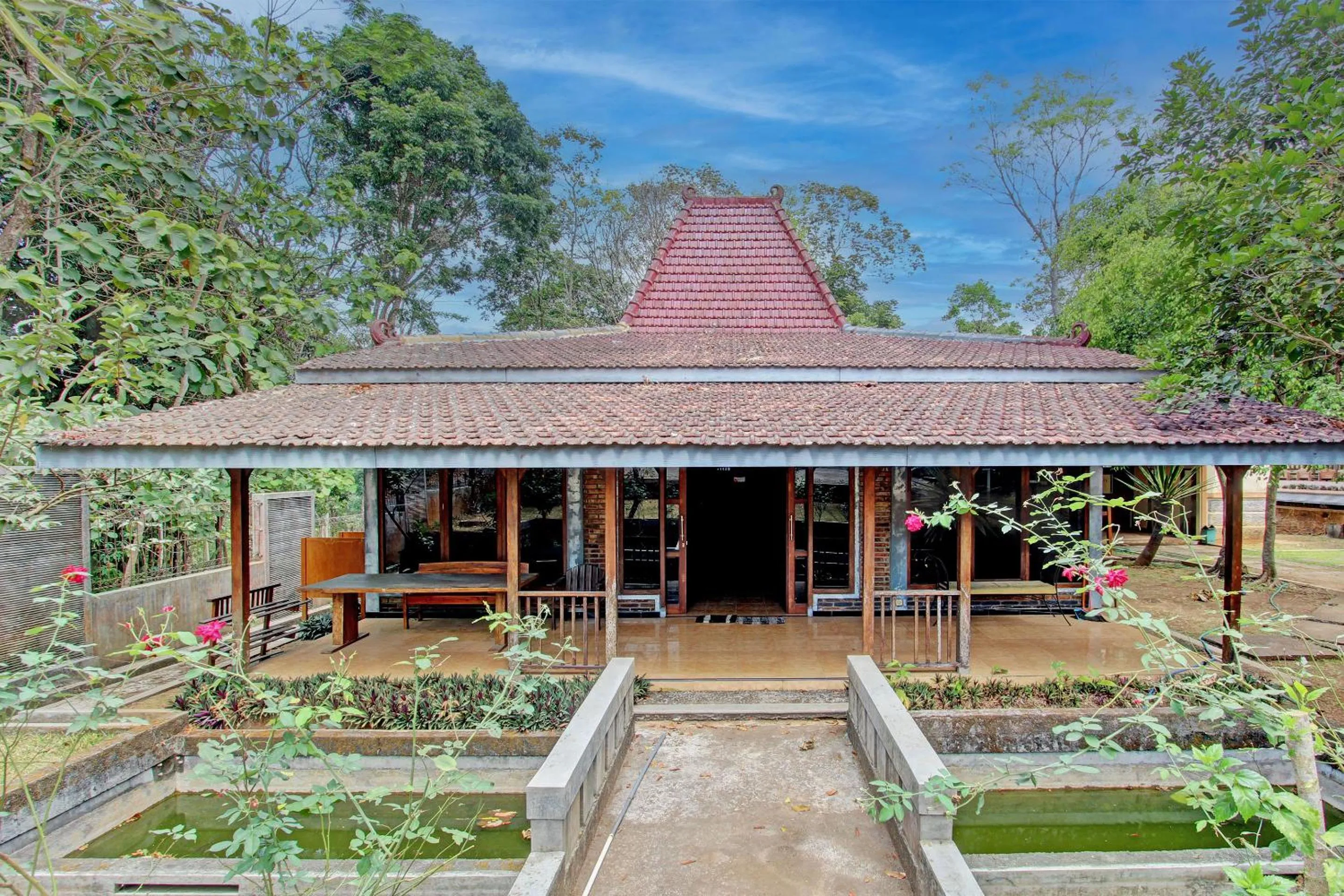 Facade/entrance in Hotel O Mtc Bunk Bed
