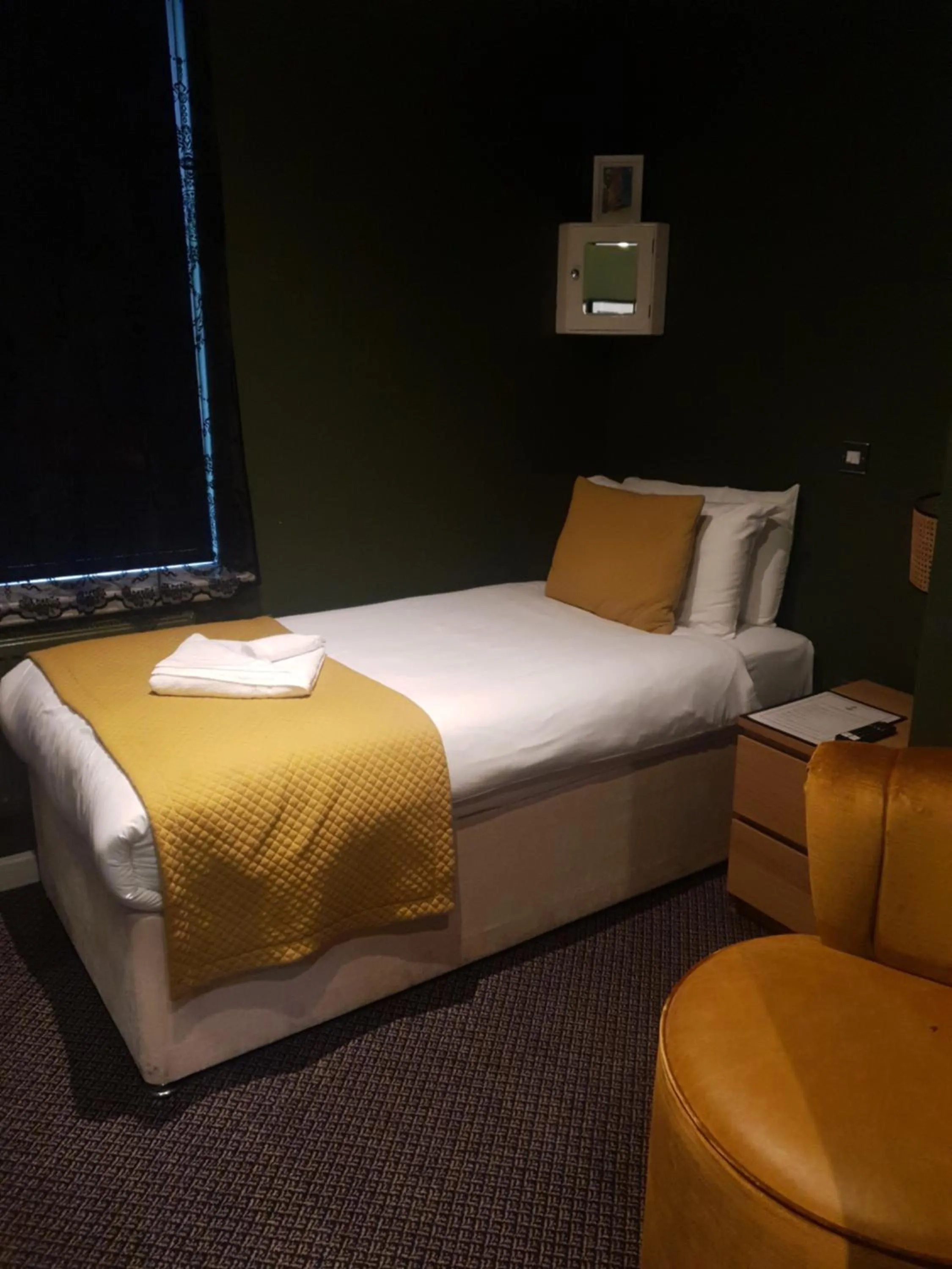 Bedroom, Bed in Old Ship Inn Hackney