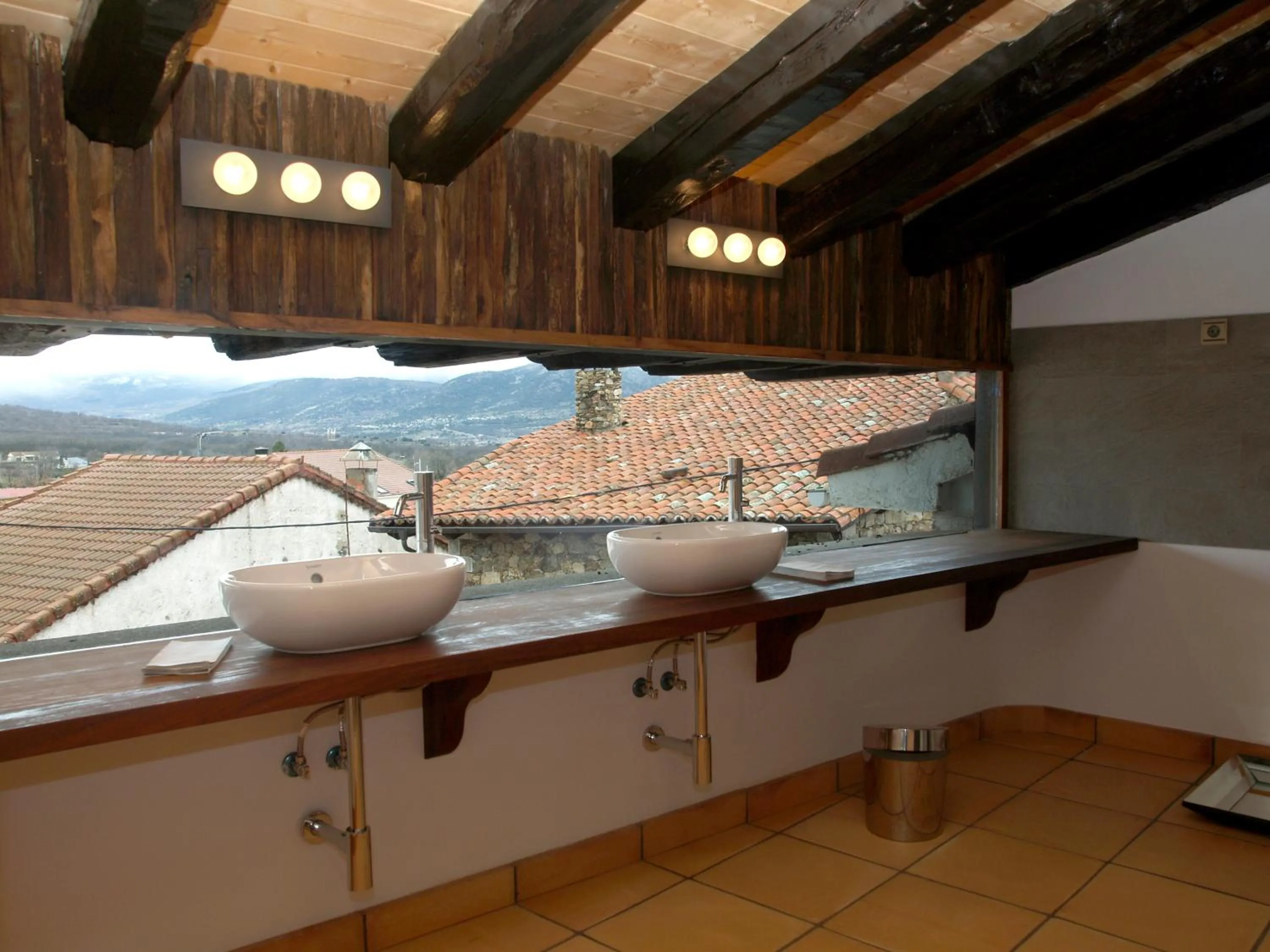 Restaurant/places to eat in Hotel Rural Quercus Tierra