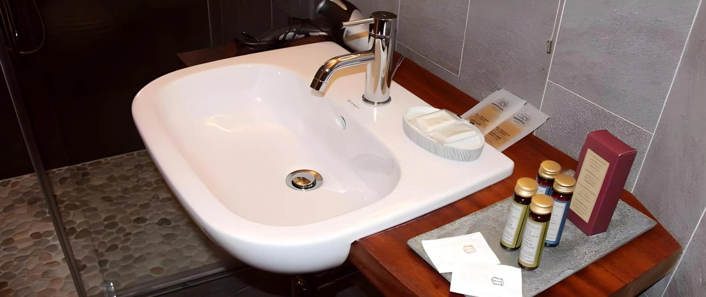 Bathroom in Hotel Rural Quercus Tierra