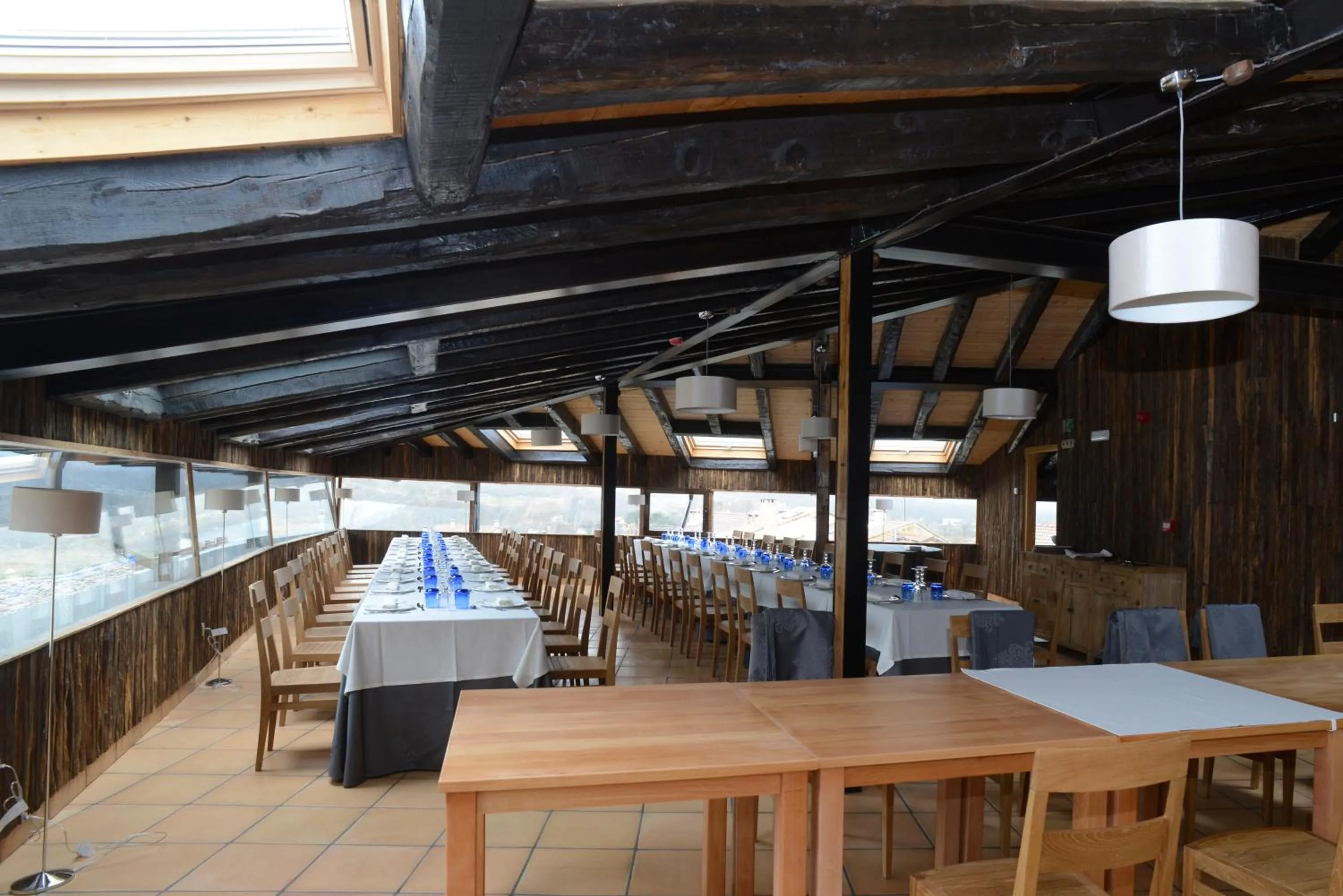 Restaurant/places to eat in Hotel Rural Quercus Tierra