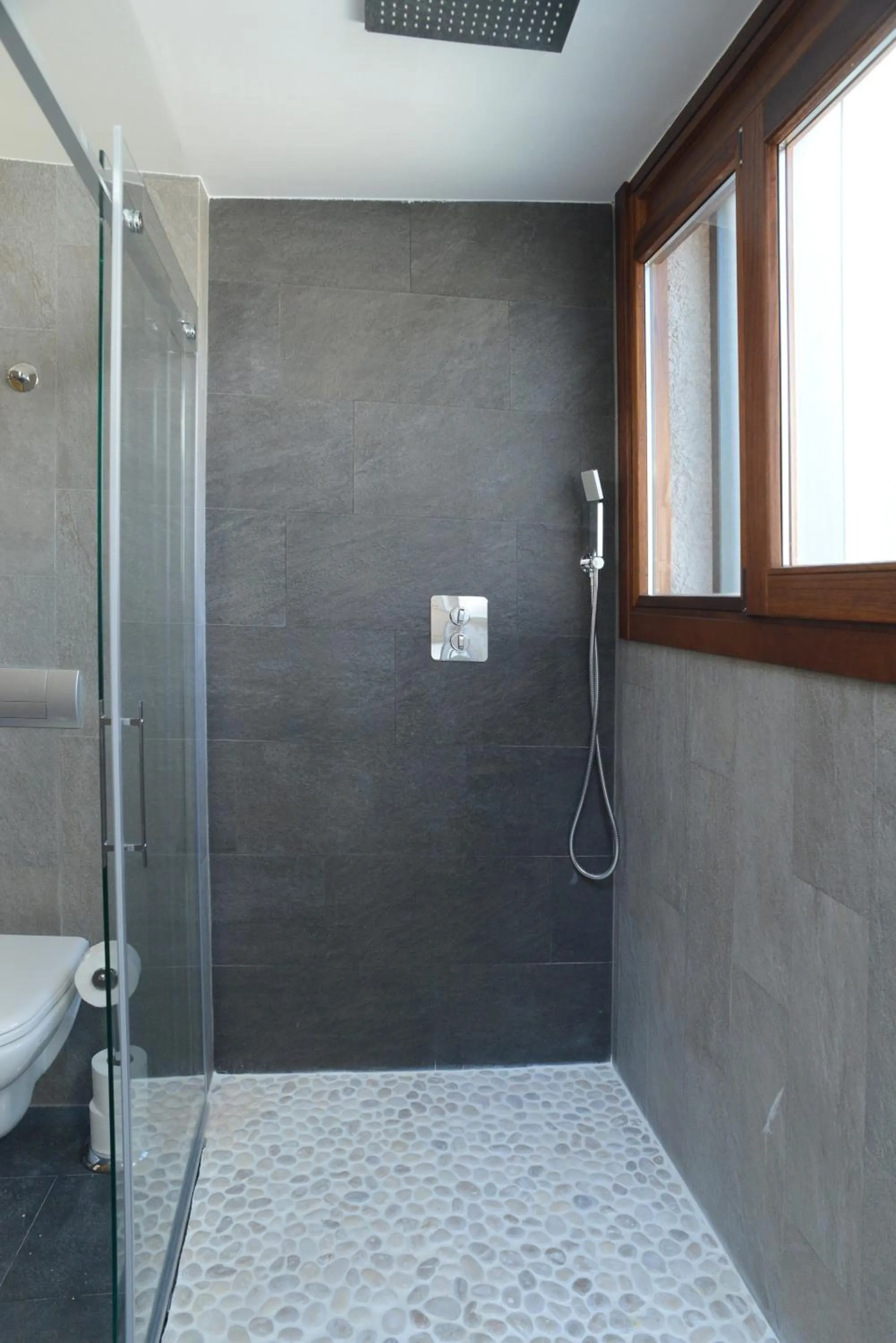 Shower in Hotel Rural Quercus Tierra