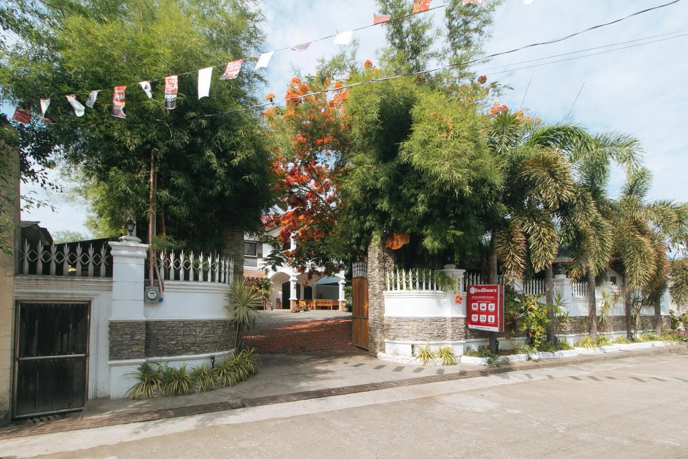 Property building in RedDoorz at Casa Rafaelle Transient Ilocos Sur