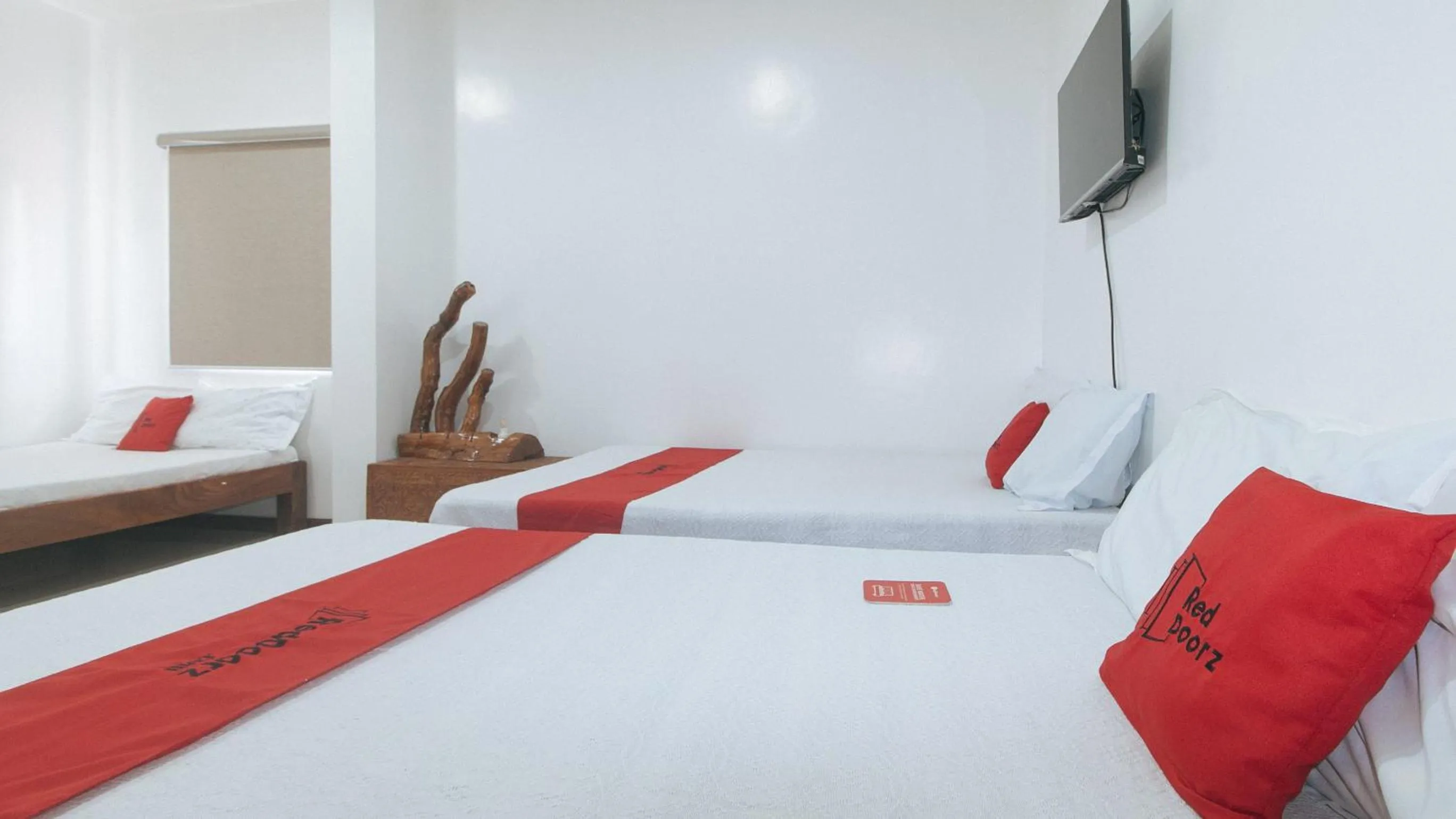 Bed in RedDoorz at Casa Rafaelle Transient Ilocos Sur