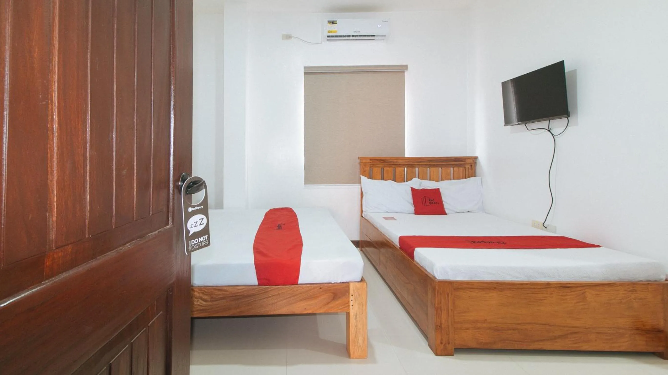 Bed in RedDoorz at Casa Rafaelle Transient Ilocos Sur