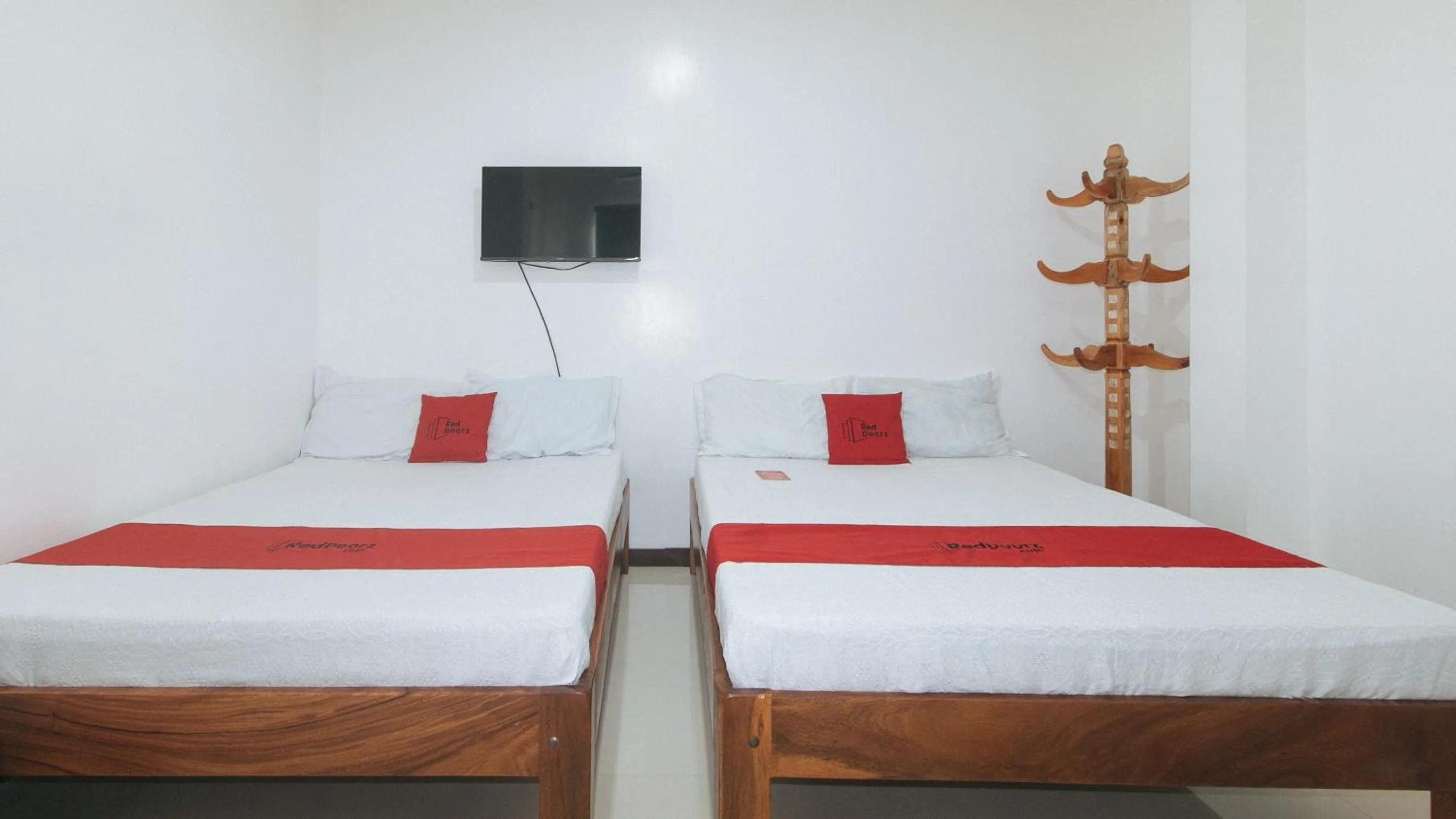 Bed in RedDoorz at Casa Rafaelle Transient Ilocos Sur
