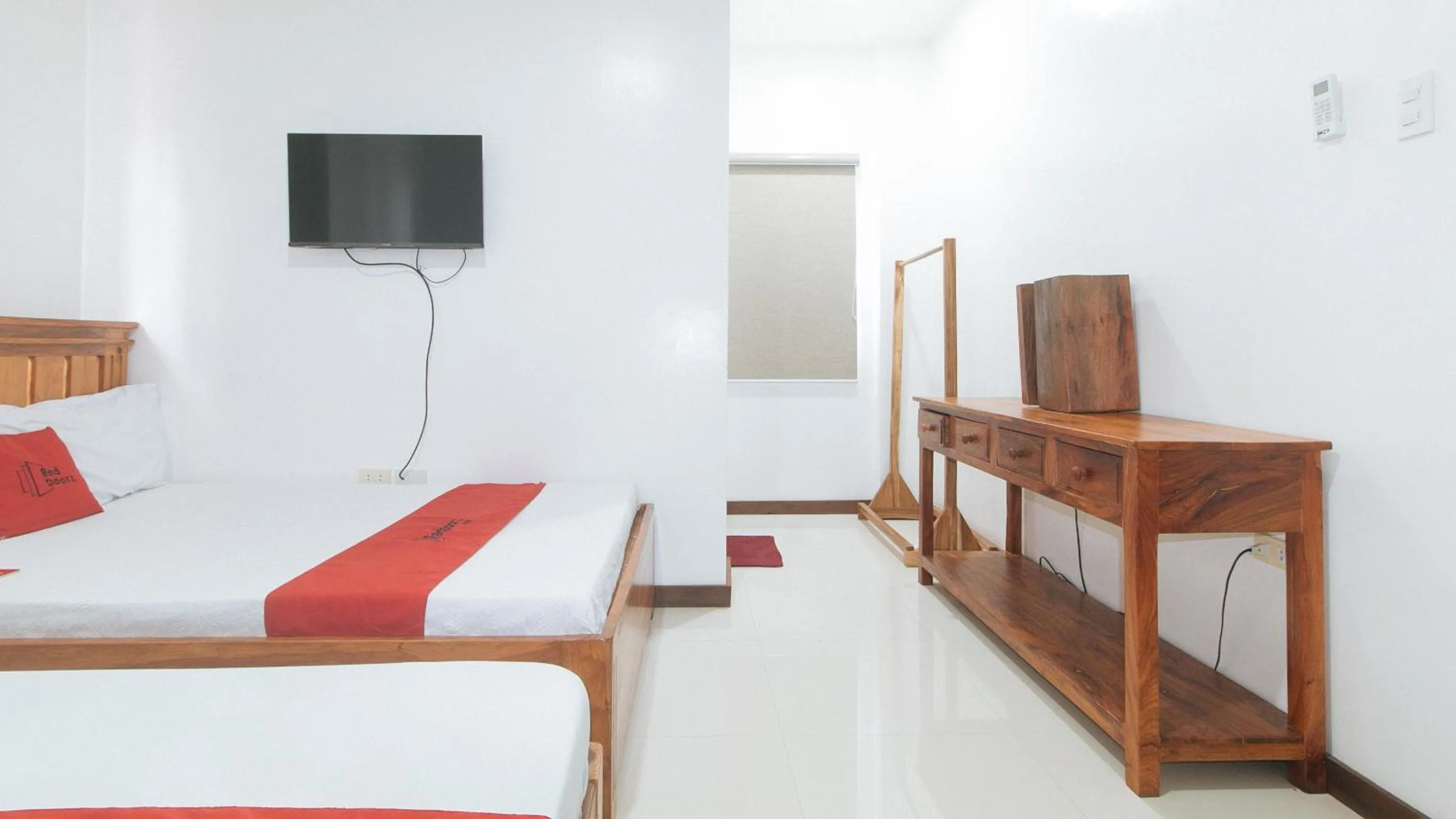 Bed in RedDoorz at Casa Rafaelle Transient Ilocos Sur