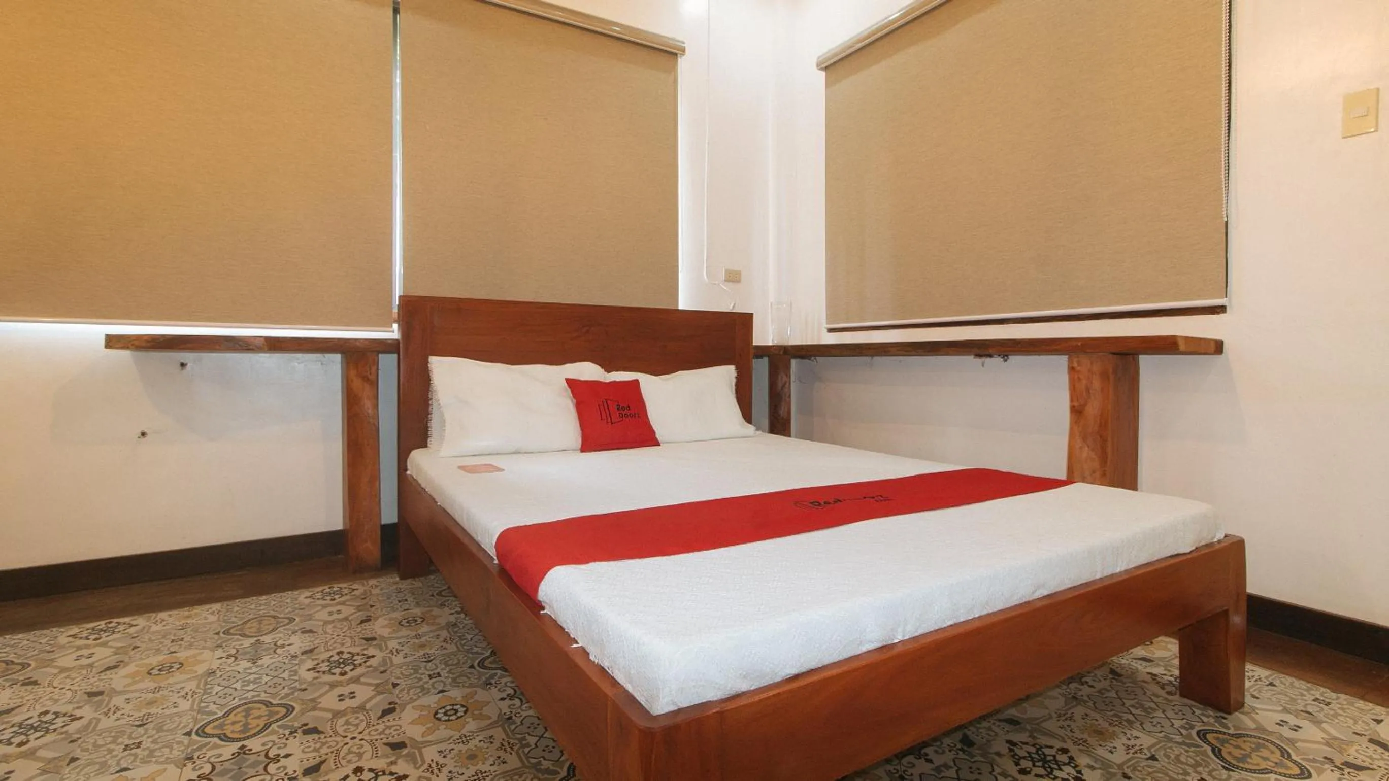 Bed in RedDoorz at Casa Rafaelle Transient Ilocos Sur