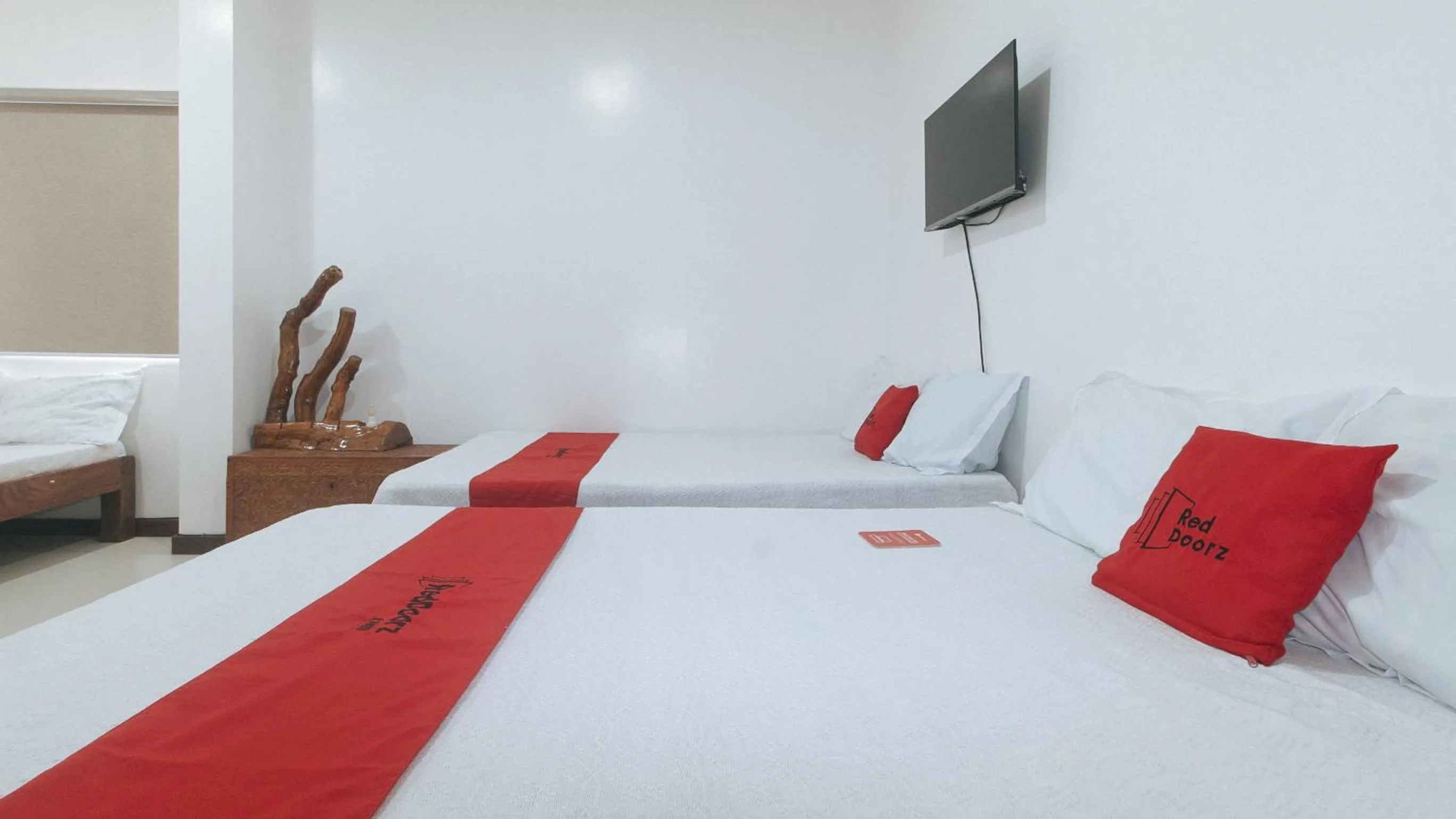 Bed in RedDoorz at Casa Rafaelle Transient Ilocos Sur