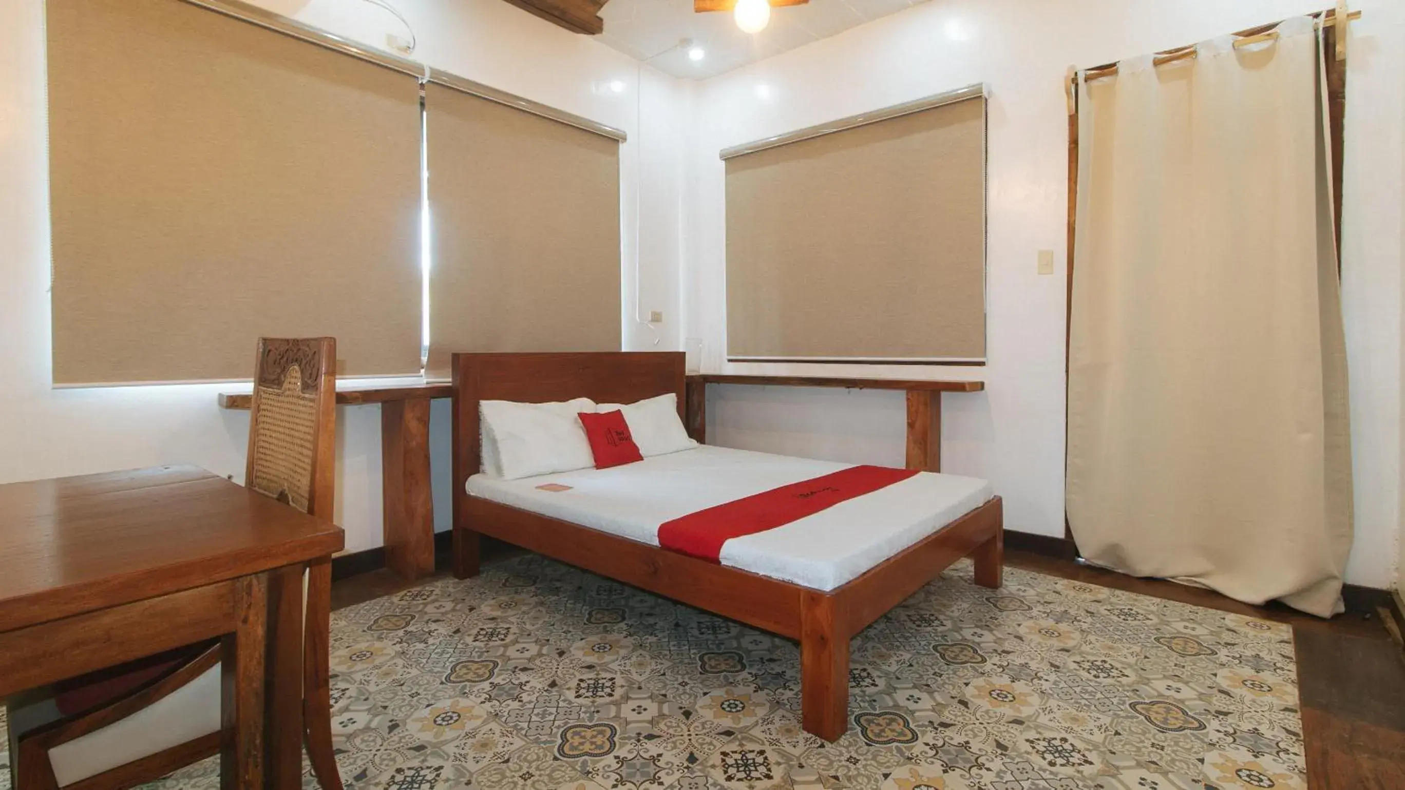 Double Room with Shared Bathroom in RedDoorz at Casa Rafaelle Transient Ilocos Sur Double Room with Shared Bathroom in RedDoorz at Casa Rafaelle Transient Ilocos Sur