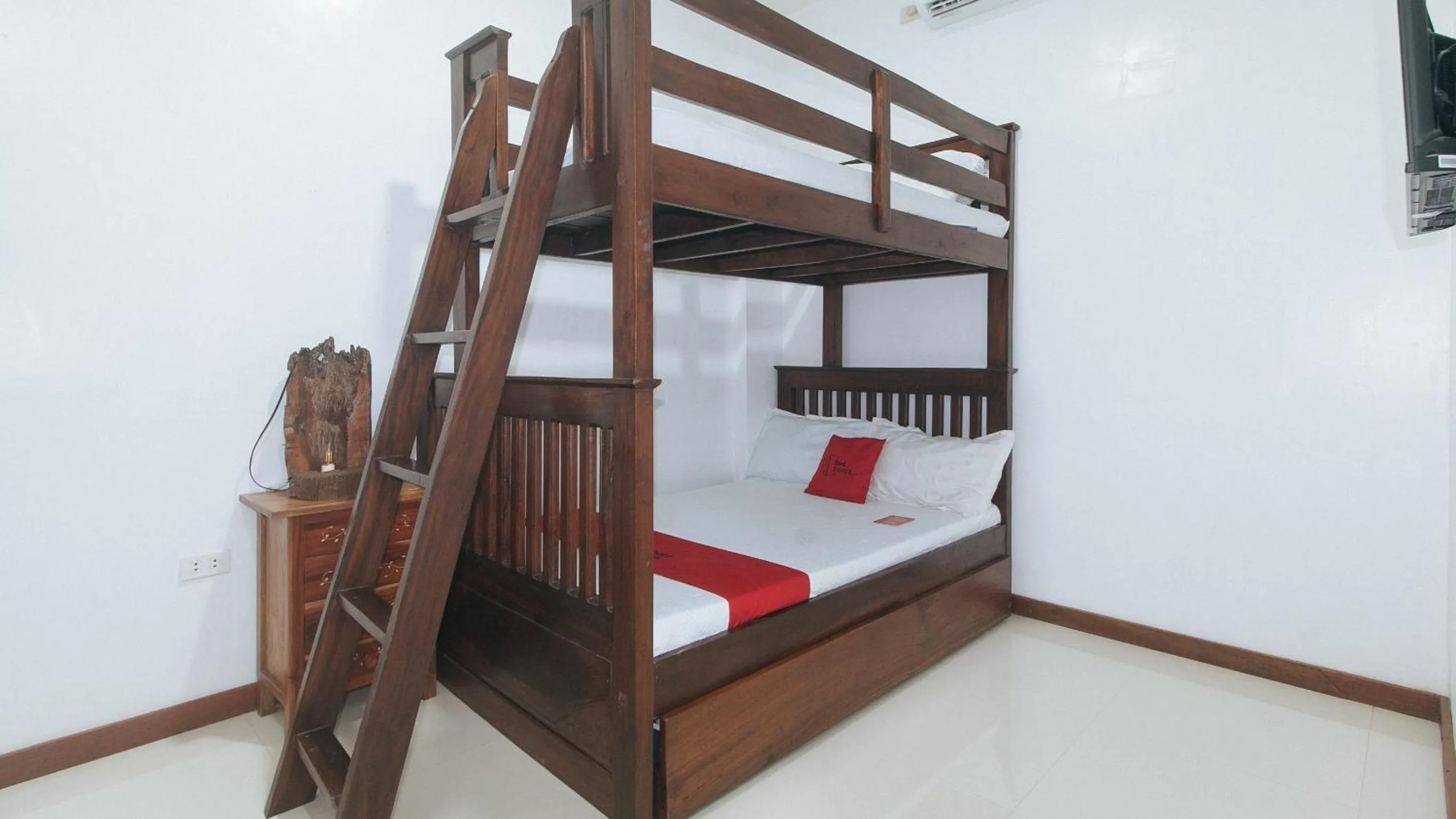 Bedroom, Bed in RedDoorz at Casa Rafaelle Transient Ilocos Sur