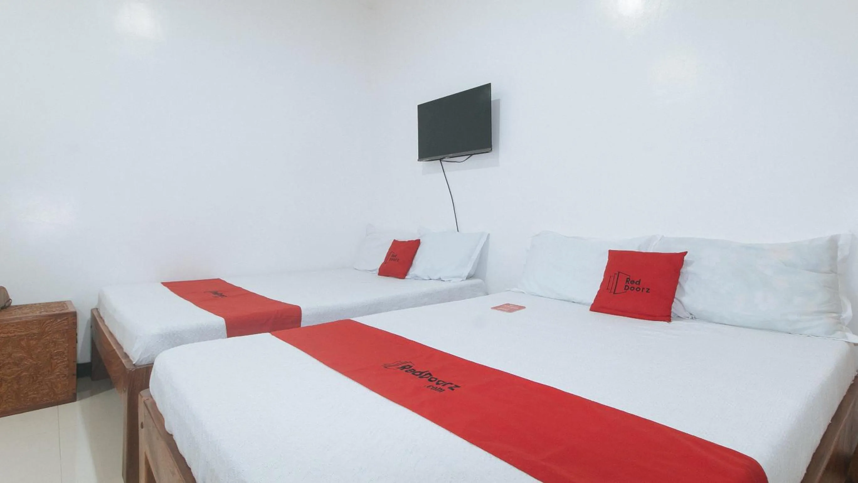 Bed in RedDoorz at Casa Rafaelle Transient Ilocos Sur