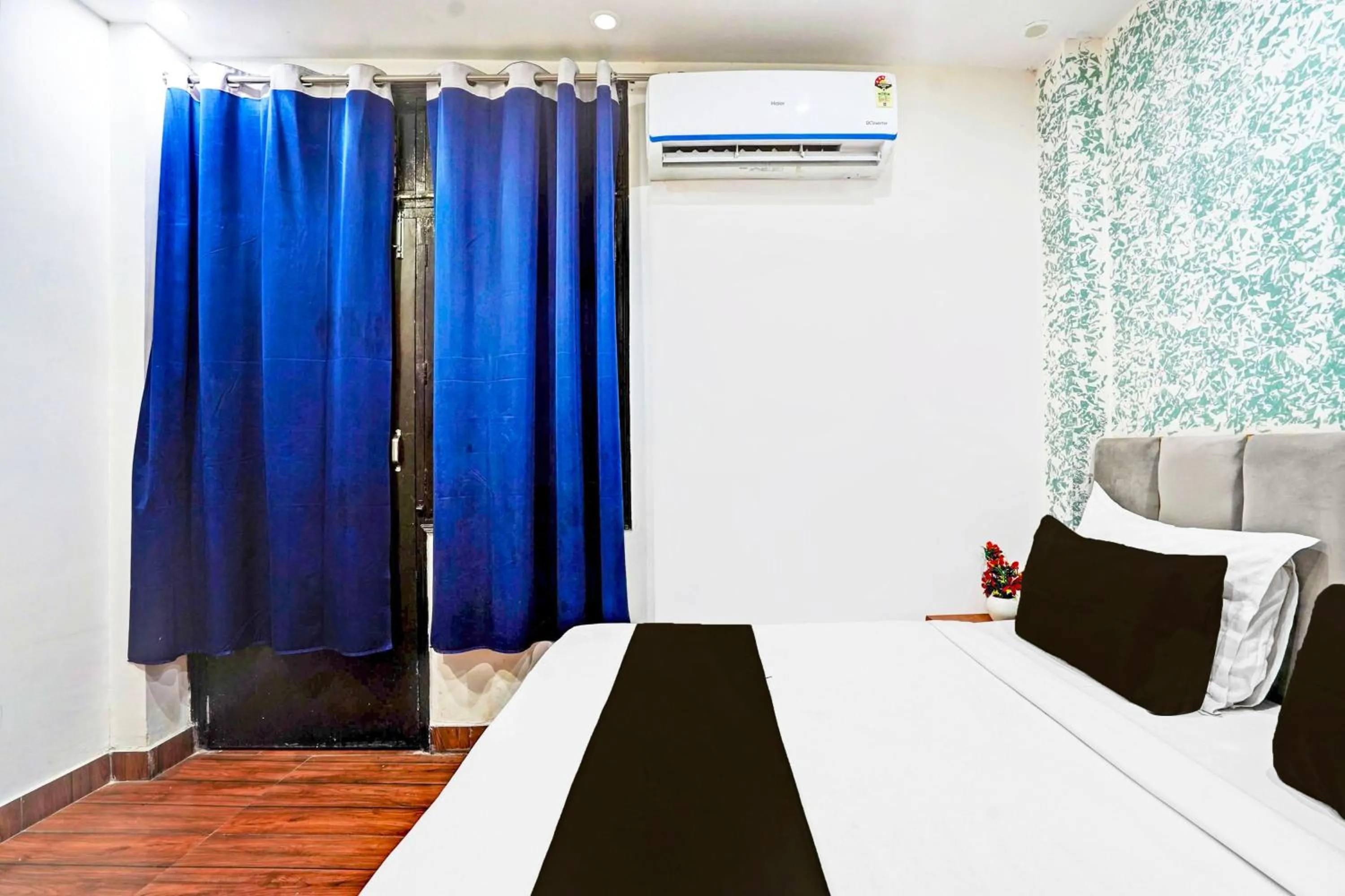 Bedroom, Bed in Super Hotel O Twamev Residency