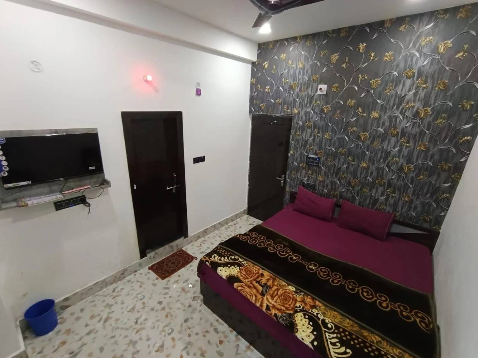 Bed in Hotel Diamond Inn