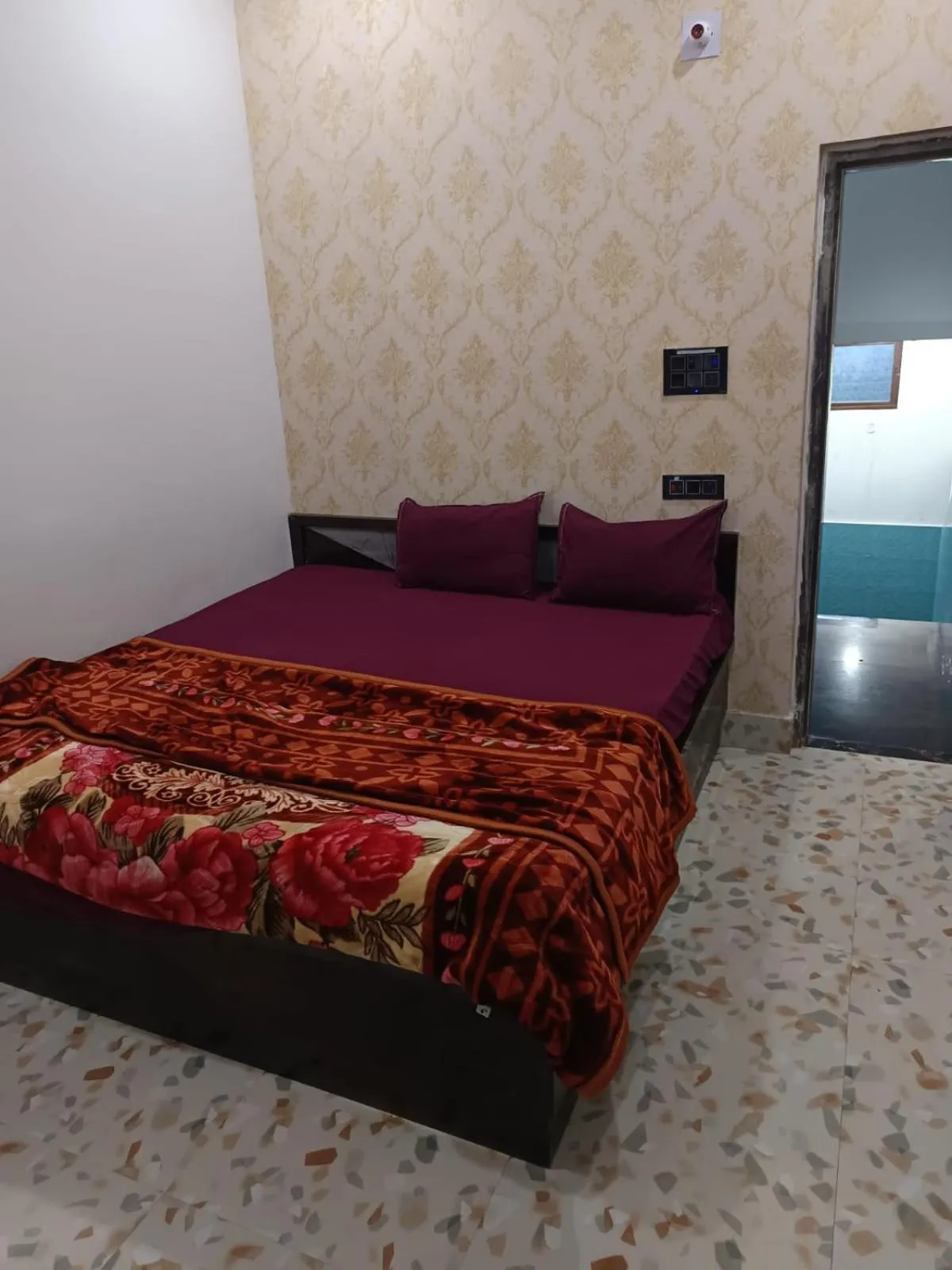 Bed in Hotel Diamond Inn