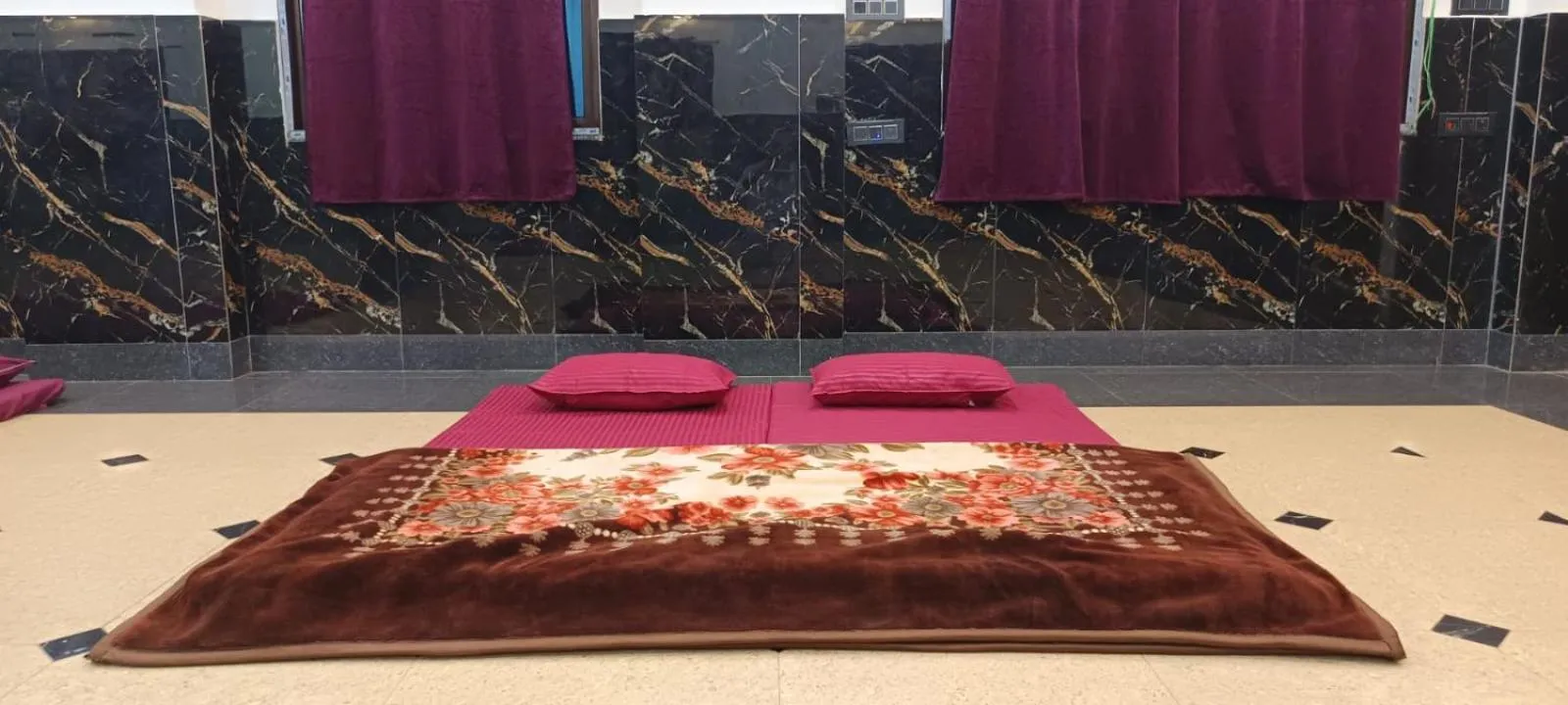 Bed in Hotel Diamond Inn