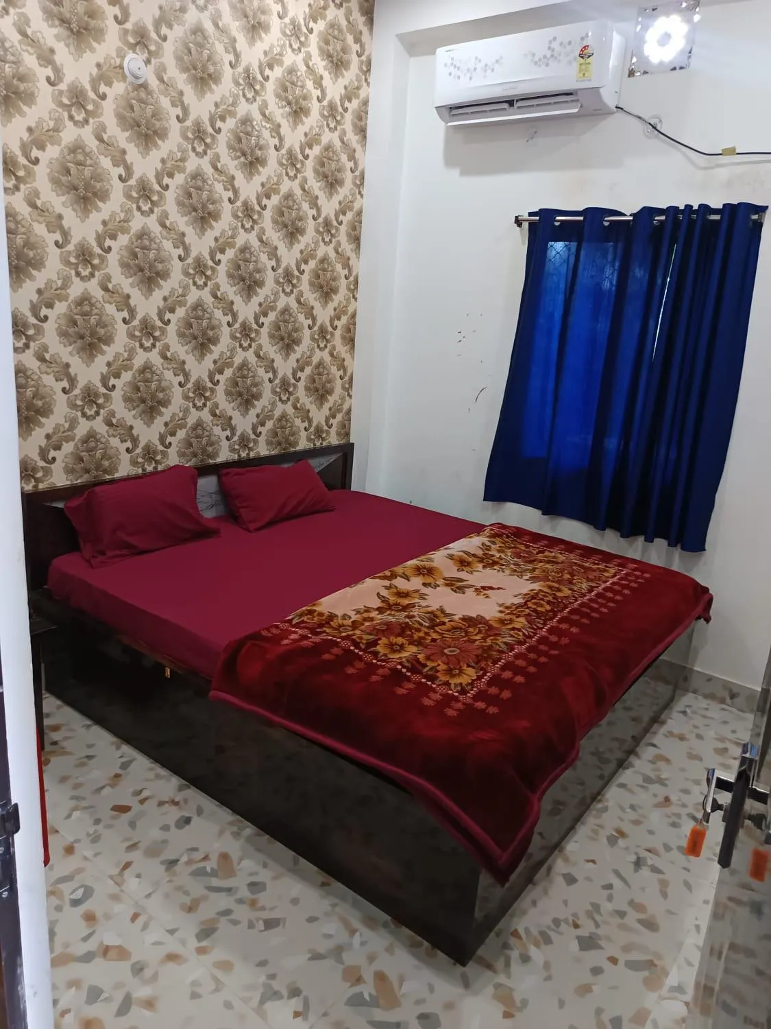 Bed in Hotel Diamond Inn