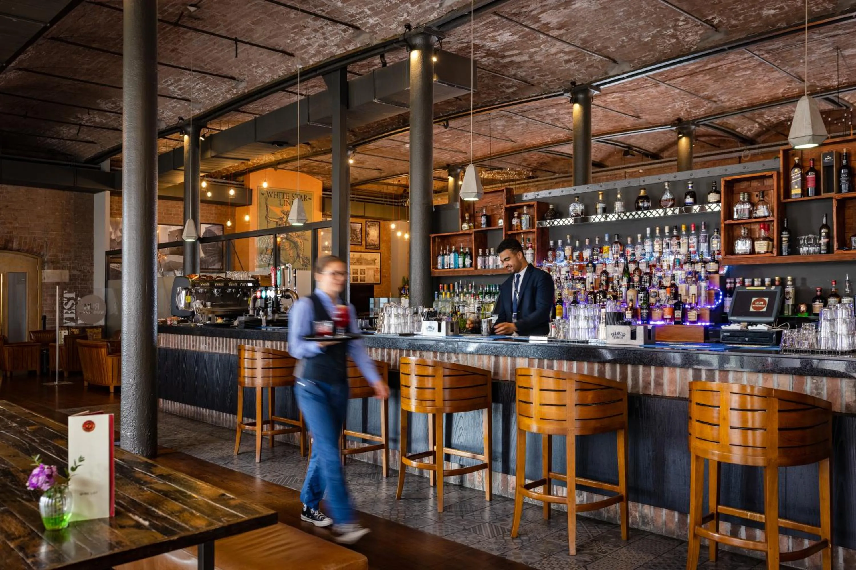 Lounge or bar in Titanic Hotel Liverpool
