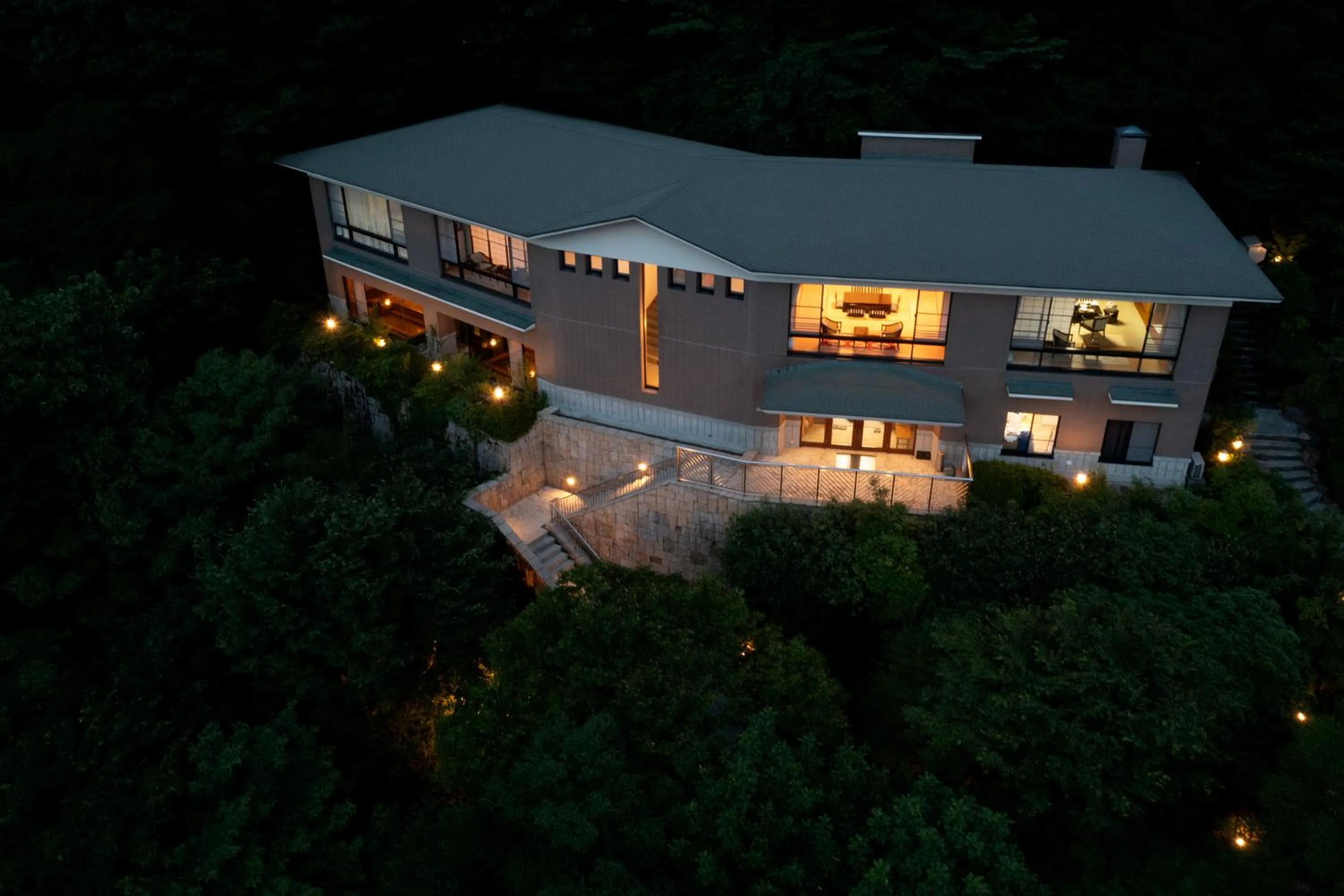 Property building in Hakone Ashinoko Bikeikan 箱根芦ノ湖 美景館