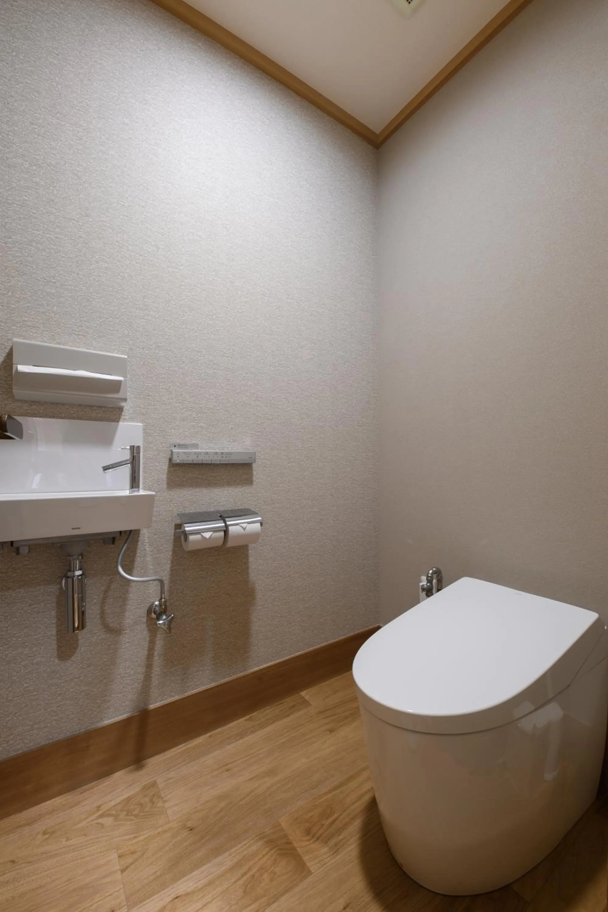 Toilet in Hakone Ashinoko Bikeikan 箱根芦ノ湖 美景館