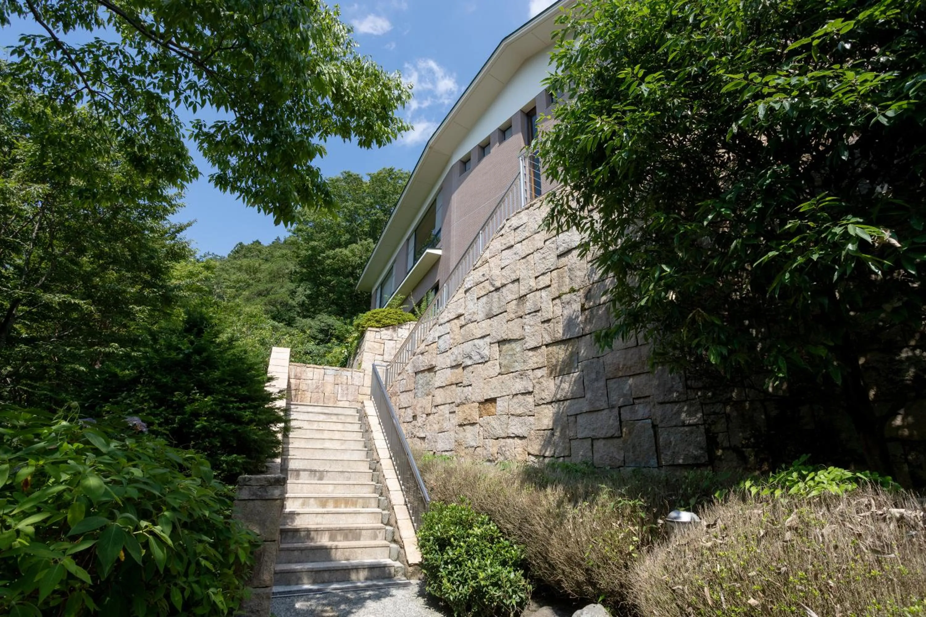 Property building in Hakone Ashinoko Bikeikan 箱根芦ノ湖 美景館