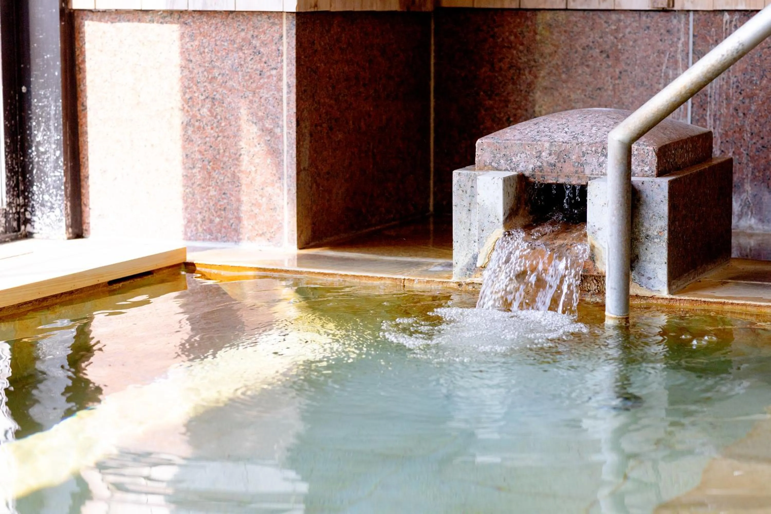 Hot Tub in Hakone Ashinoko Bikeikan 箱根芦ノ湖 美景館